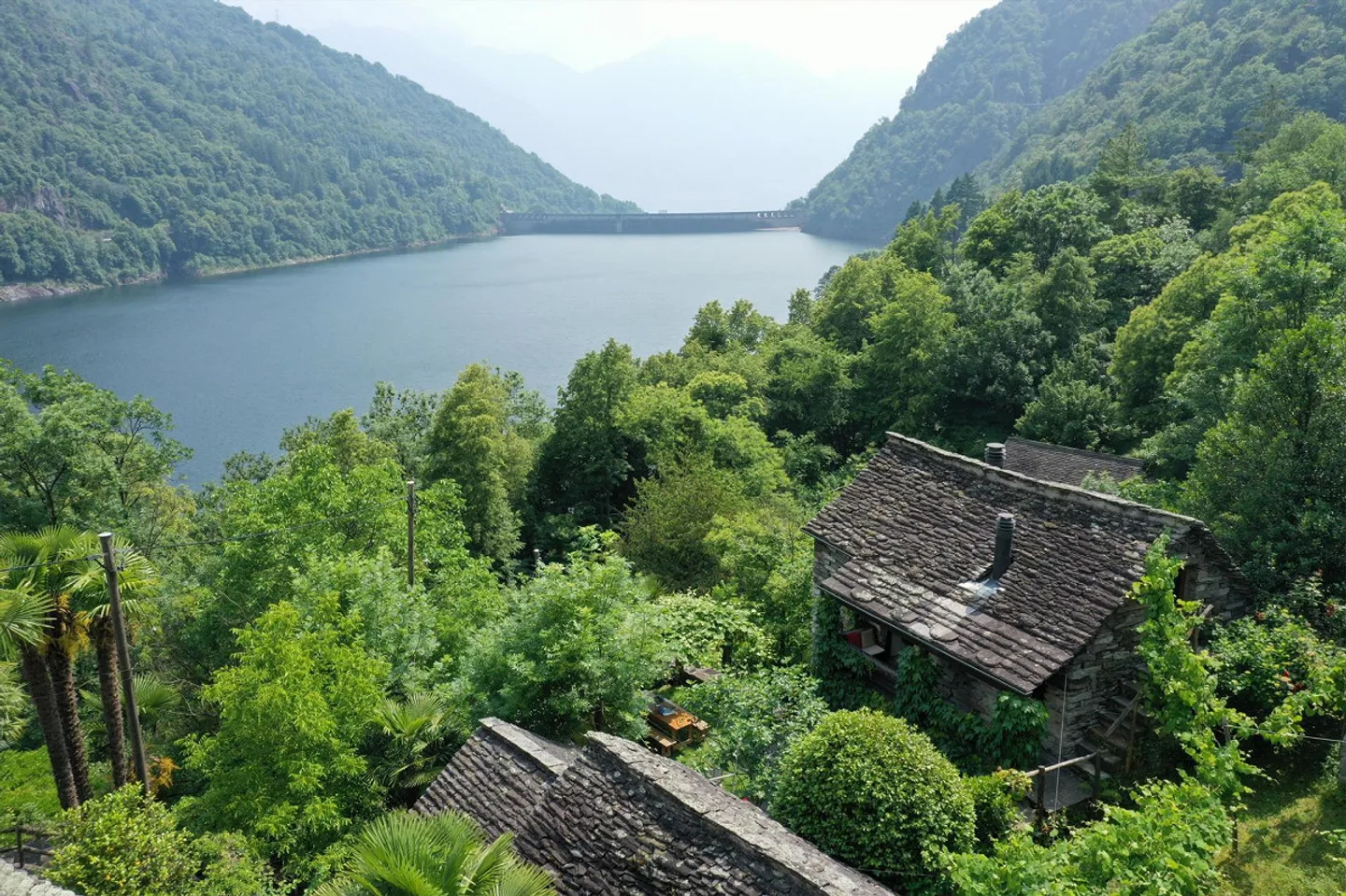 Very beautiful Rustico with a view of the reservoir "Lago di Vogorno" - Photo 2 of 18