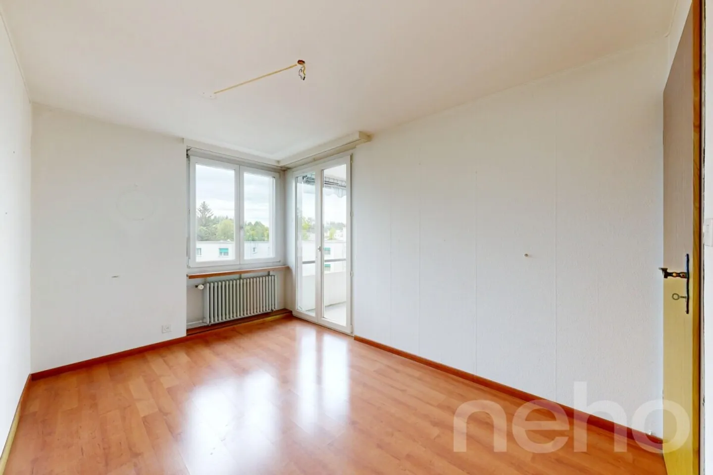 4.5 Room Apartment with South Balcony and Great Potential in Effretikon - Photo 3 of 12