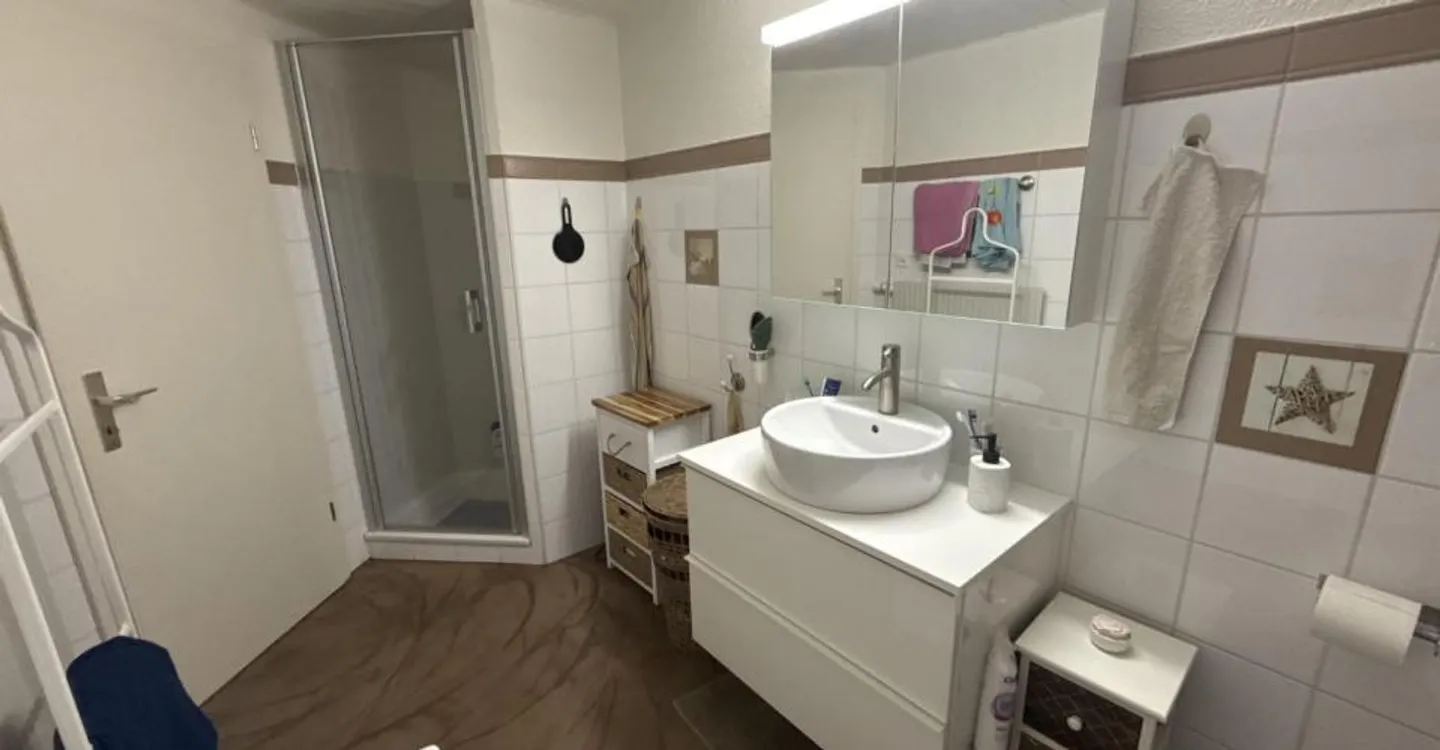 Exclusive Ground-Floor Apartment - Photo 8 of 12