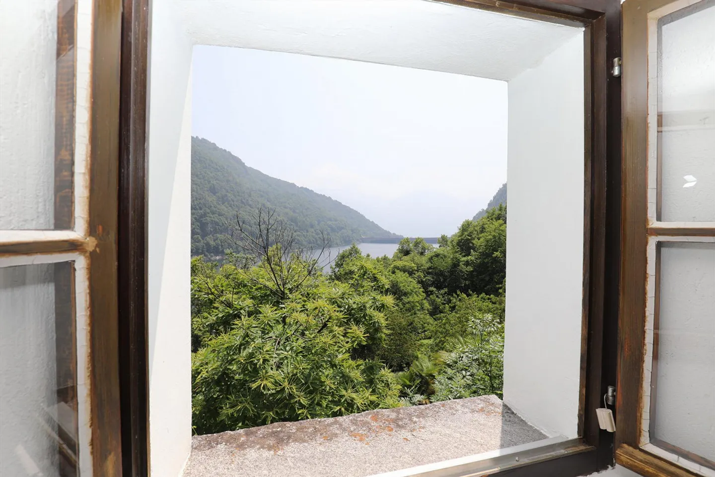 Very beautiful Rustico with a view of the reservoir "Lago di Vogorno" - Photo 12 of 18