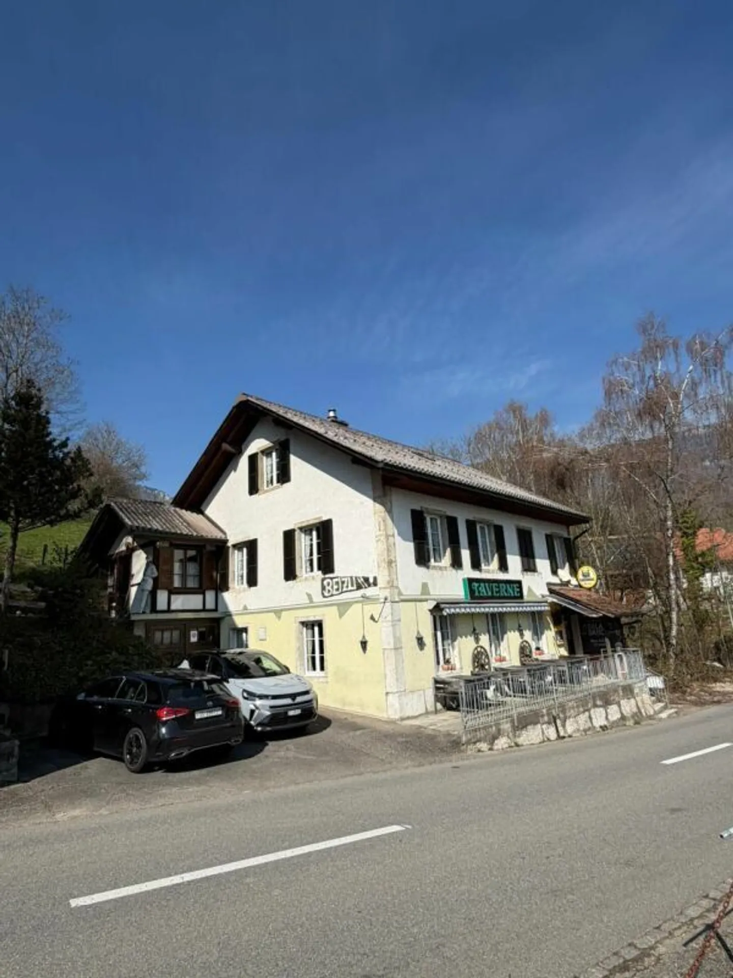 Two-family house with commercial property and building plot - Photo 1 of 15