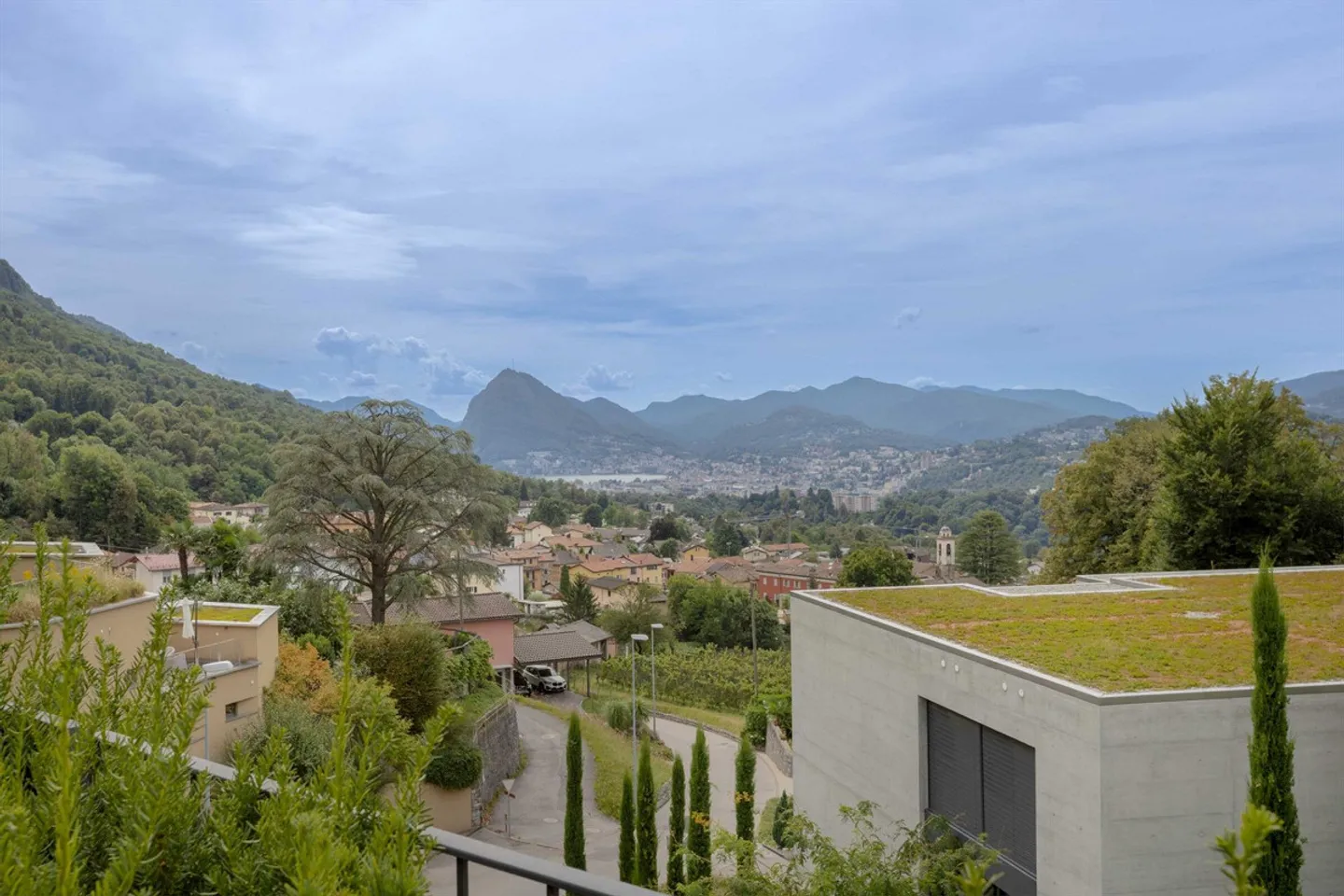 SPLENDIDE ET LUMINEUX 2.5 PIÈCES AVEC JARDIN À LUGANO CADRO - Photo 3 sur 9