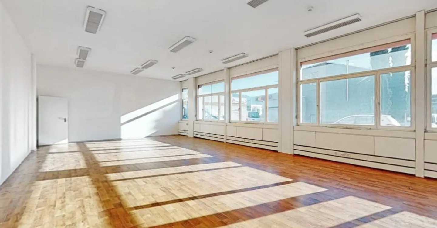 Espace commercial de 125m2 au rez-de-chaussée - accessibilité stratégique à Manno - Photo 3 sur 12