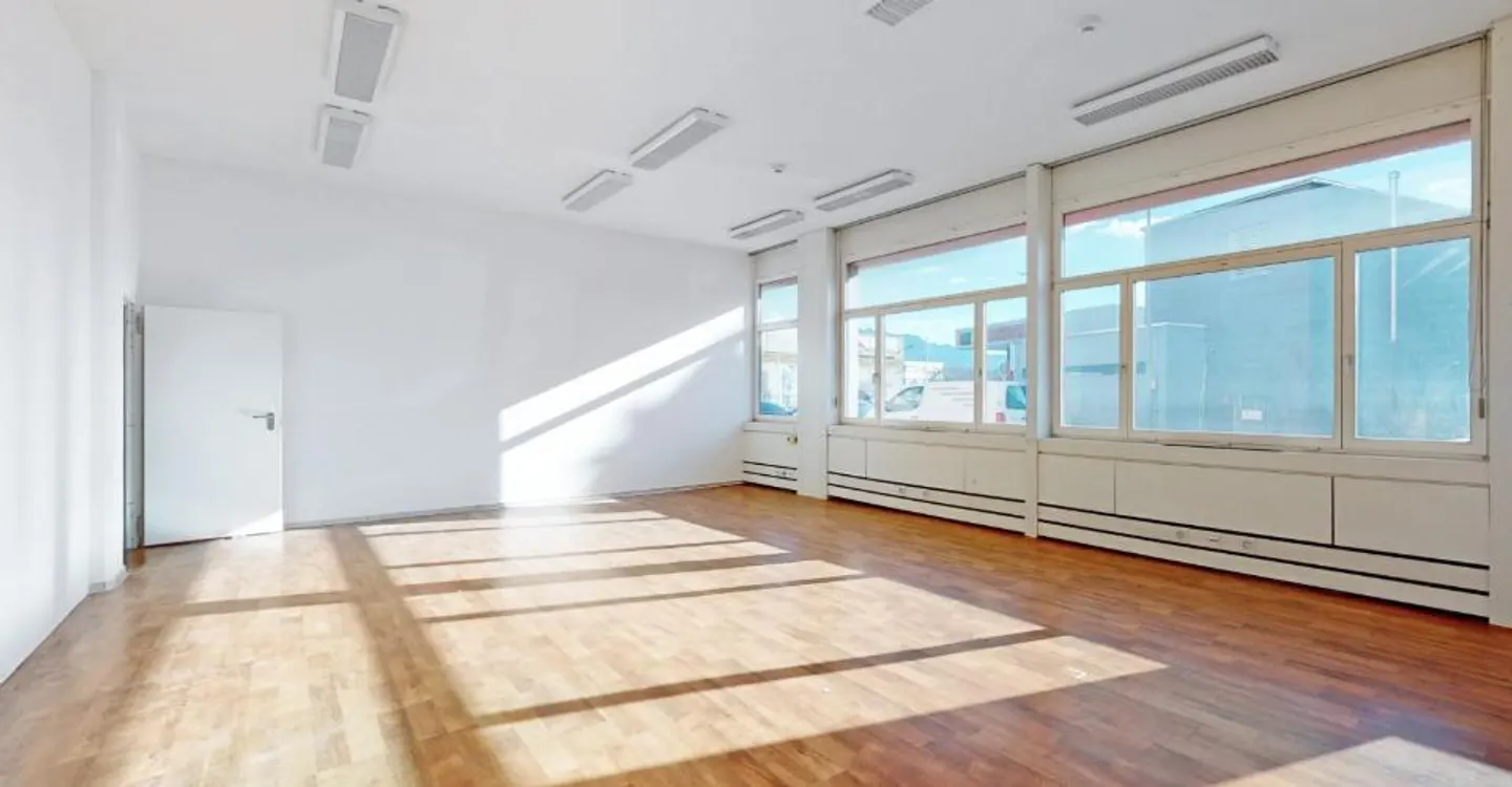 Espace commercial de 125m2 au rez-de-chaussée - accessibilité stratégique à Manno - Photo 5 sur 12