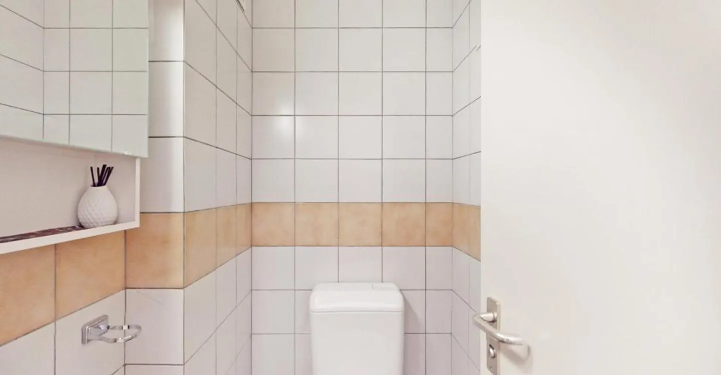 Espace commercial de 125m2 au rez-de-chaussée - accessibilité stratégique à Manno - Photo 8 sur 12