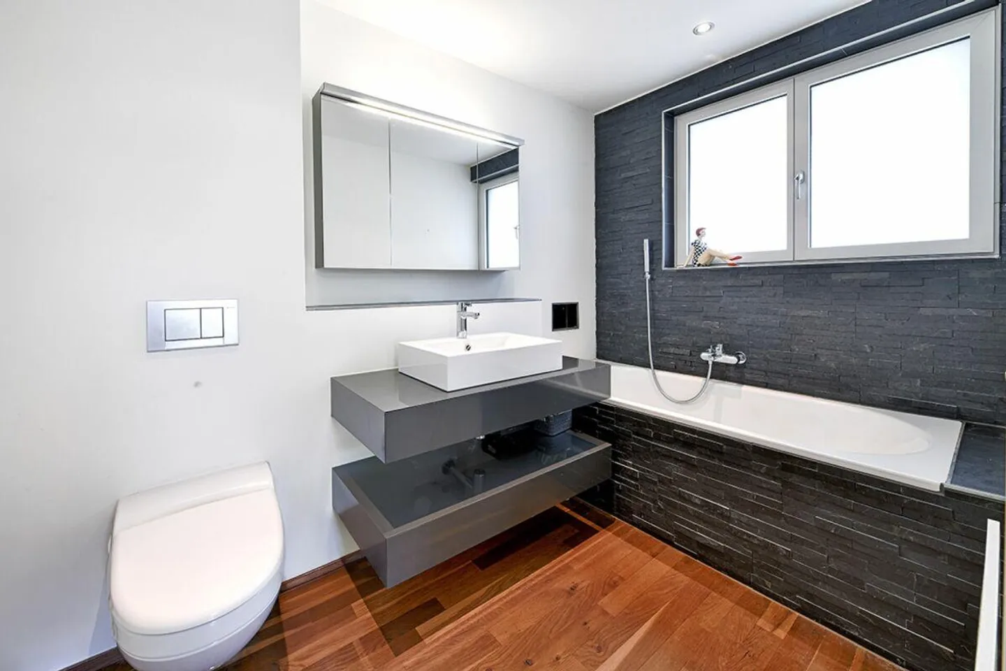 Stylish 3.5-room garden apartment with winter garden, quiet and central - Photo 8 of 11