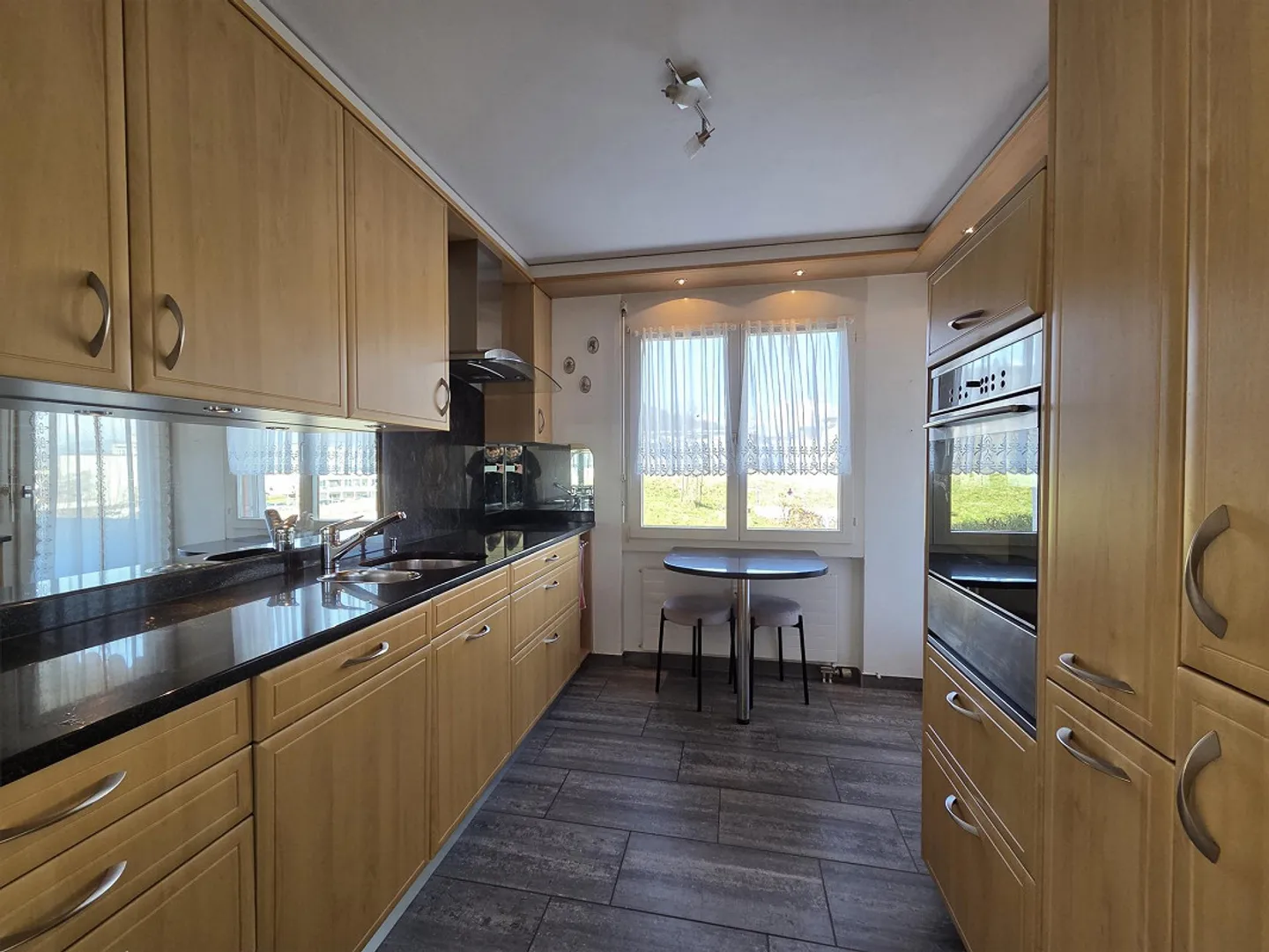 Appartement 3.5 pièces central situé dans un endroit calme - Photo 4 sur 10