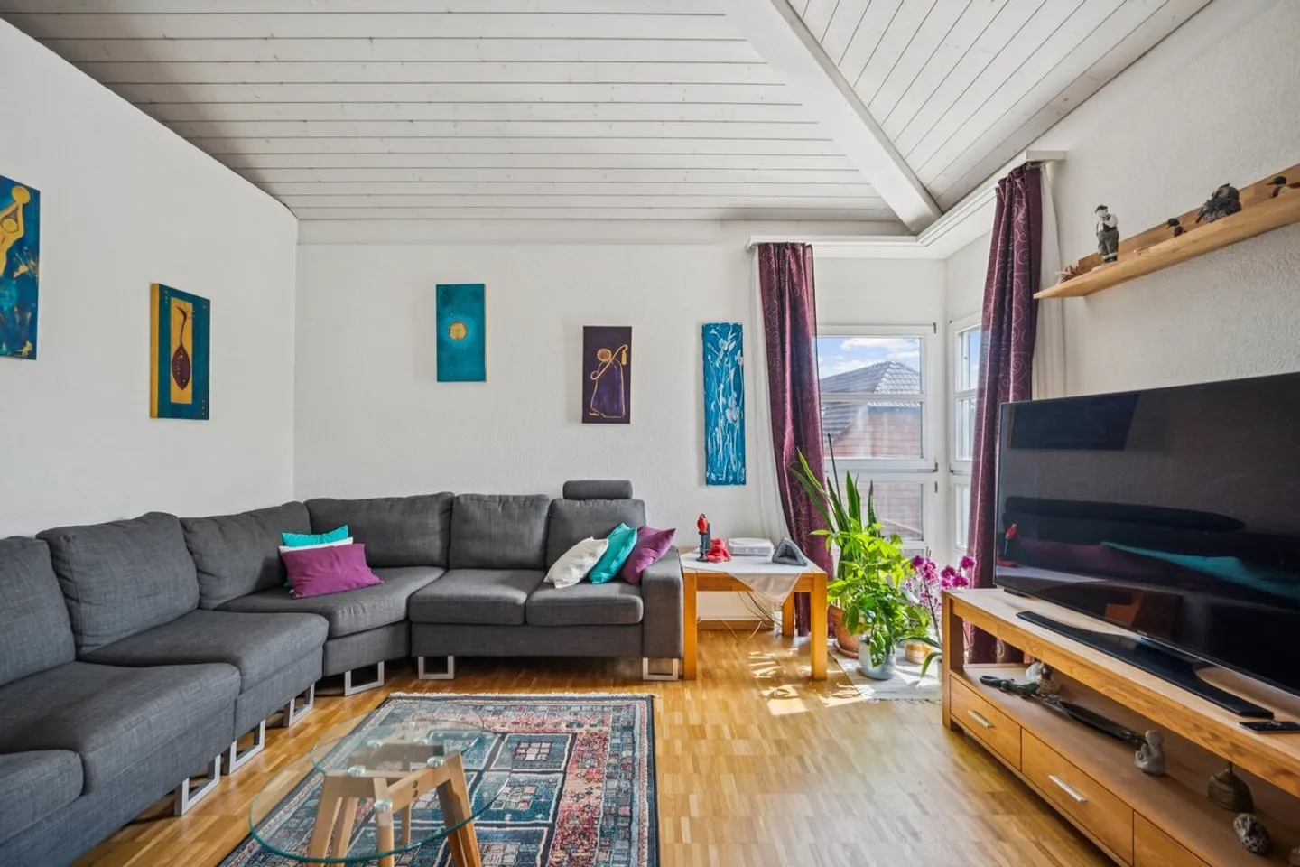 Charming Attic Apartment - Photo 4 of 9