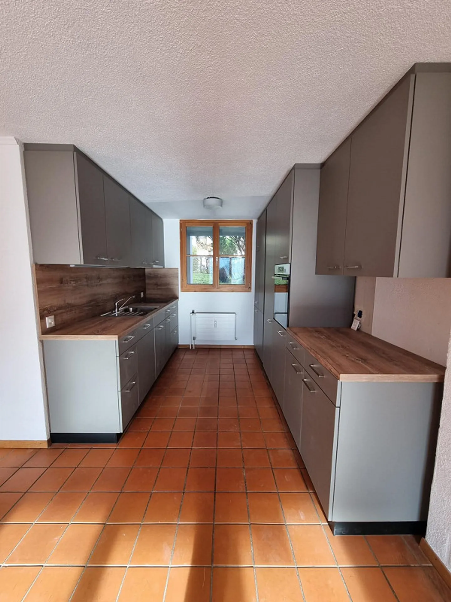 Cozy home in a quiet, lake-side location - Photo 3 of 18