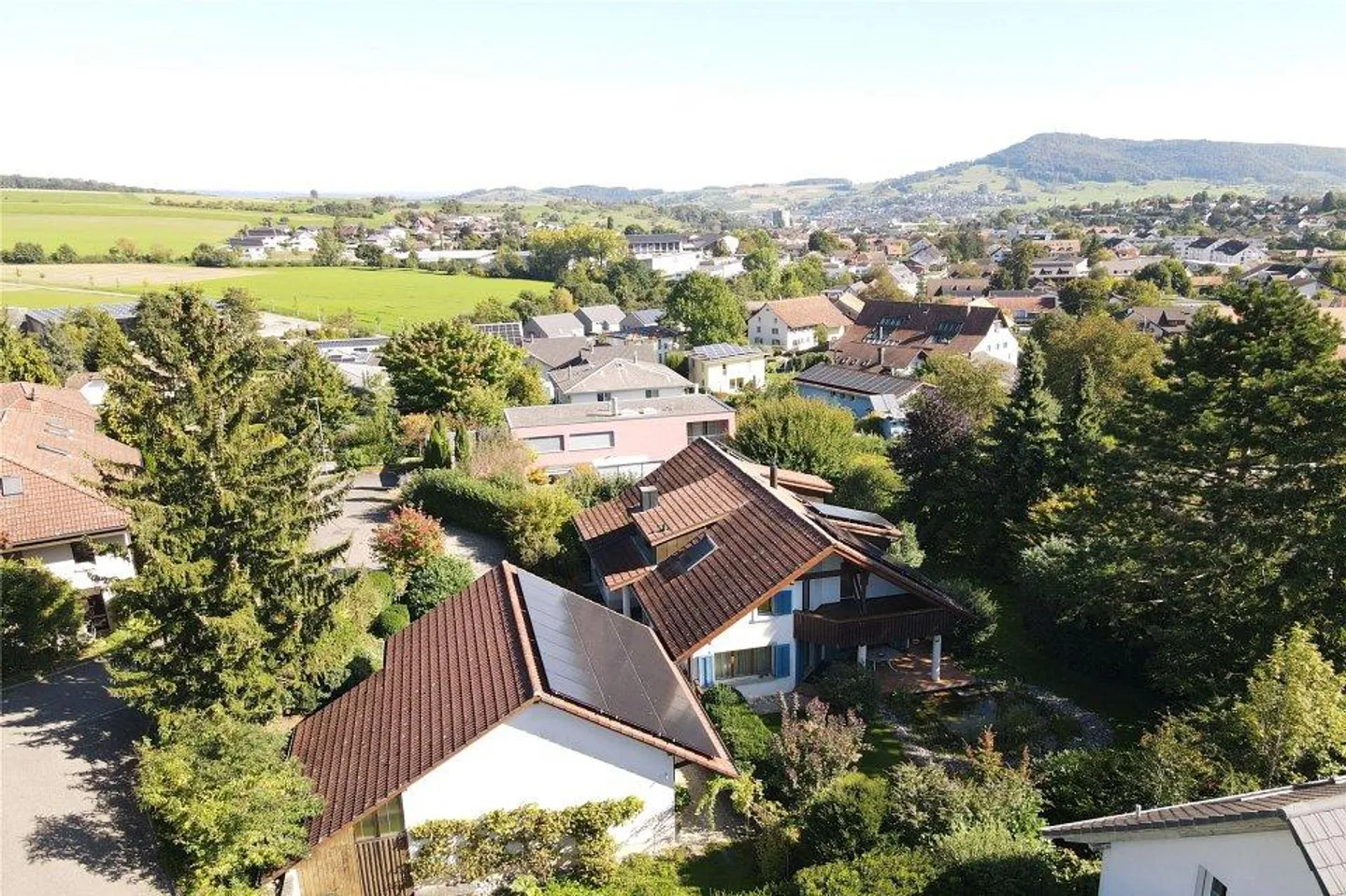 Geräumiges Einfamilienhaus mit Garten - Foto 3 von 13
