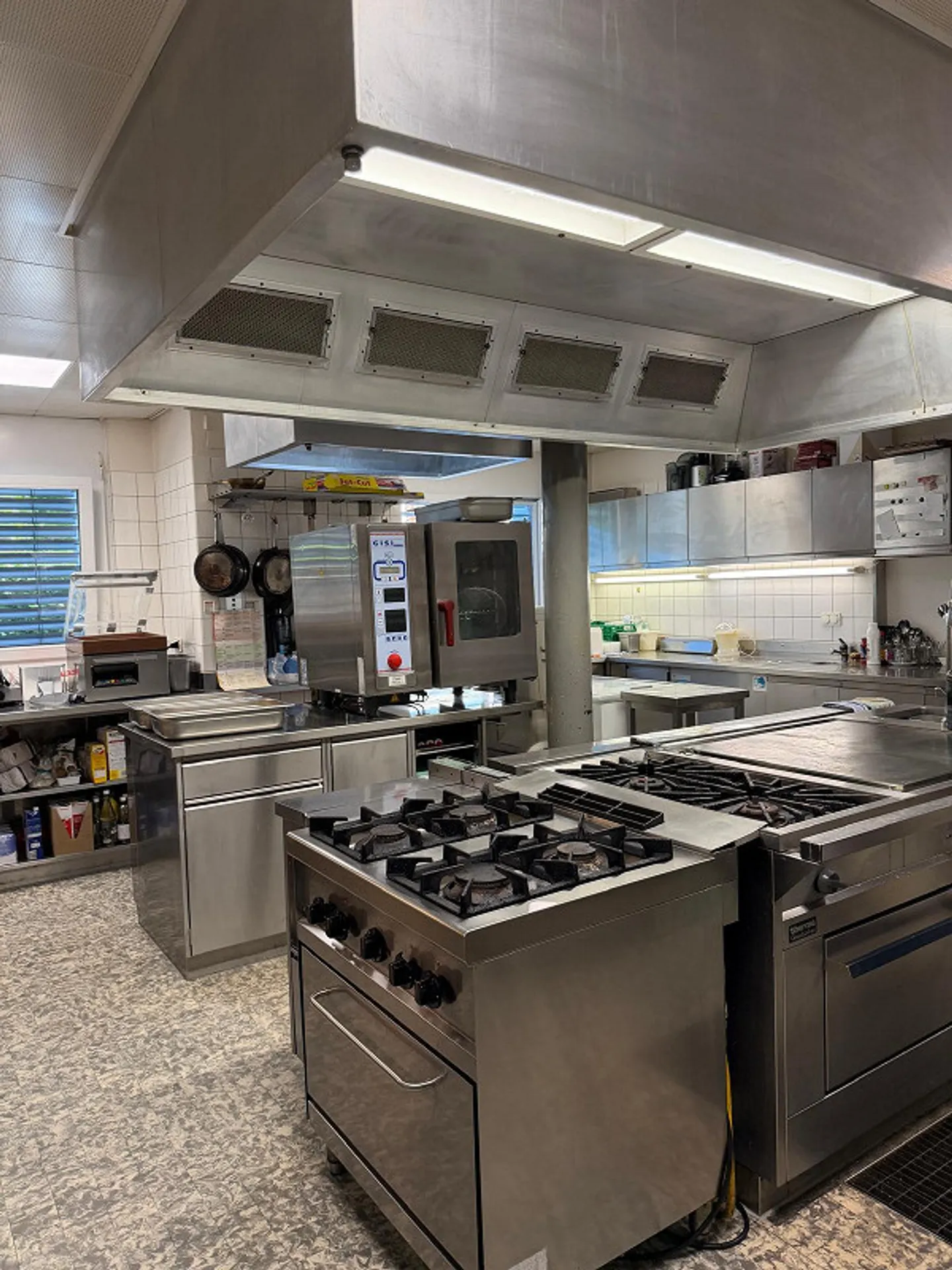 570 m2 Attractive restaurant for rent - Photo 9 of 10