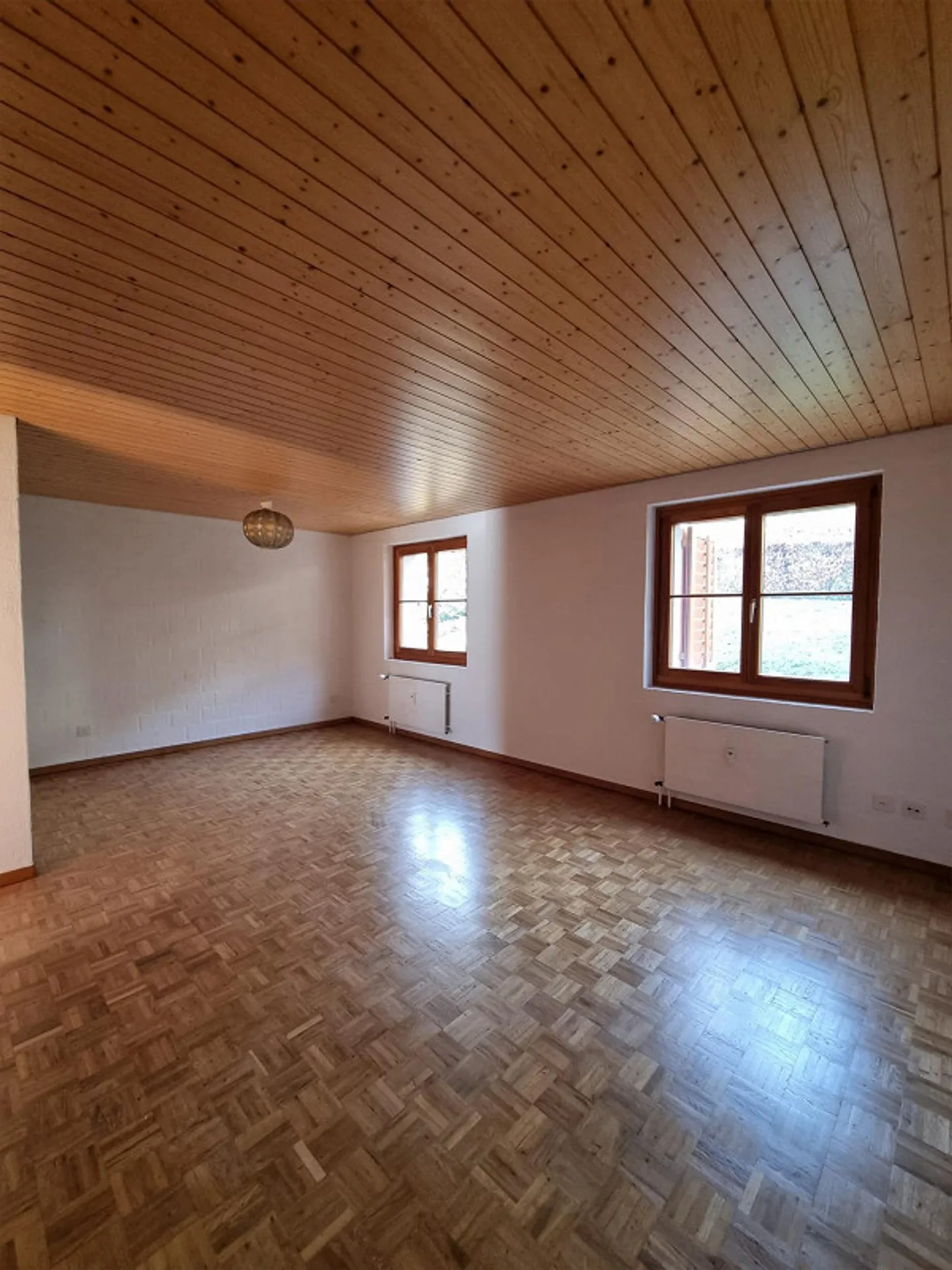 Cozy home in a quiet, lake-side location - Photo 4 of 18