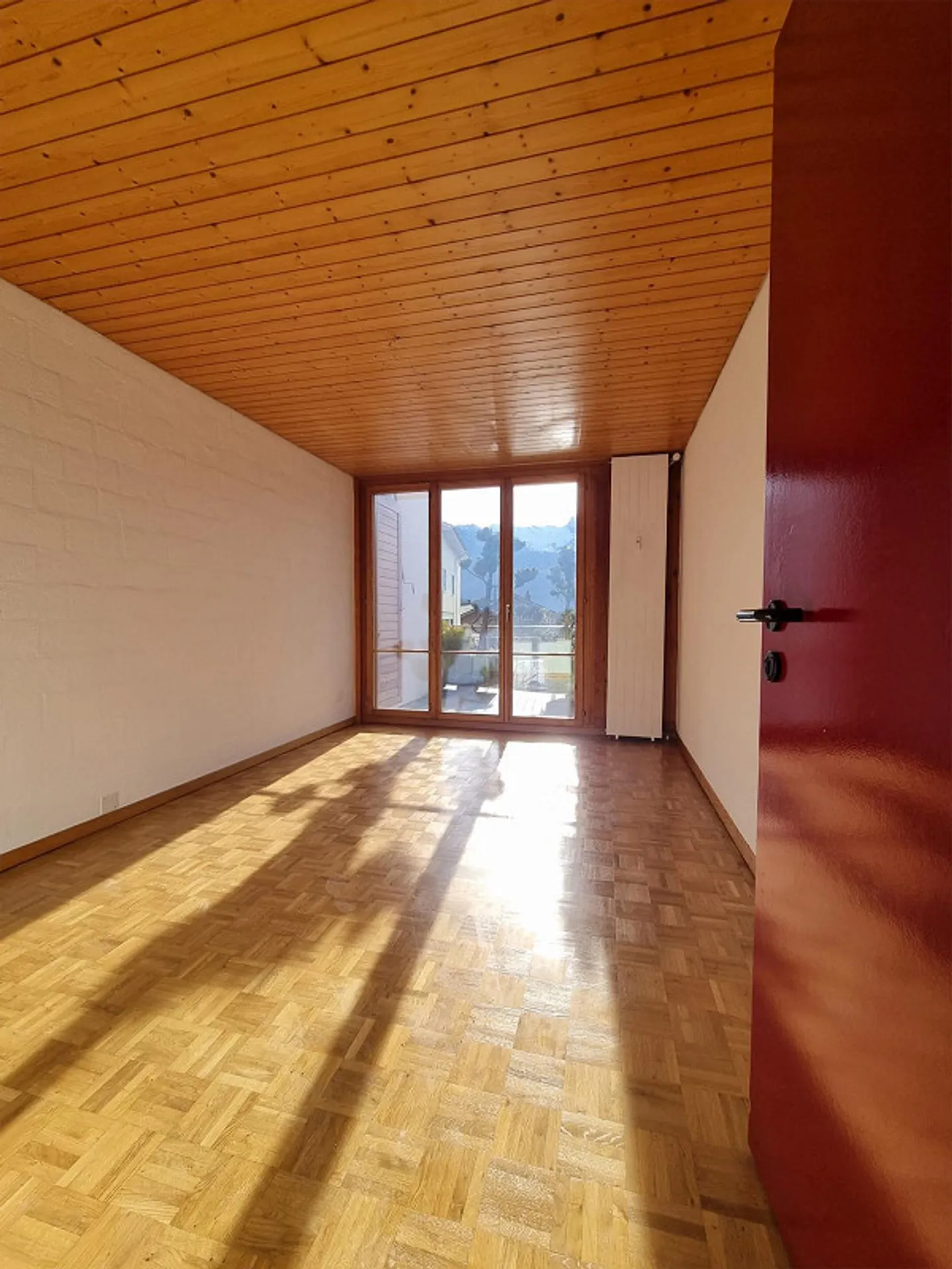 Cozy home in a quiet, lake-side location - Photo 5 of 18