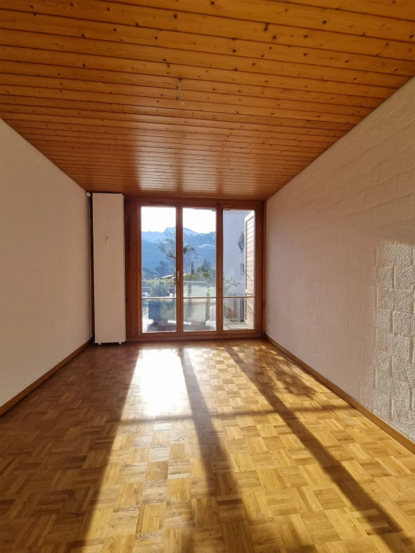 Cozy home in a quiet, lake-side location - Photo 6 of 18