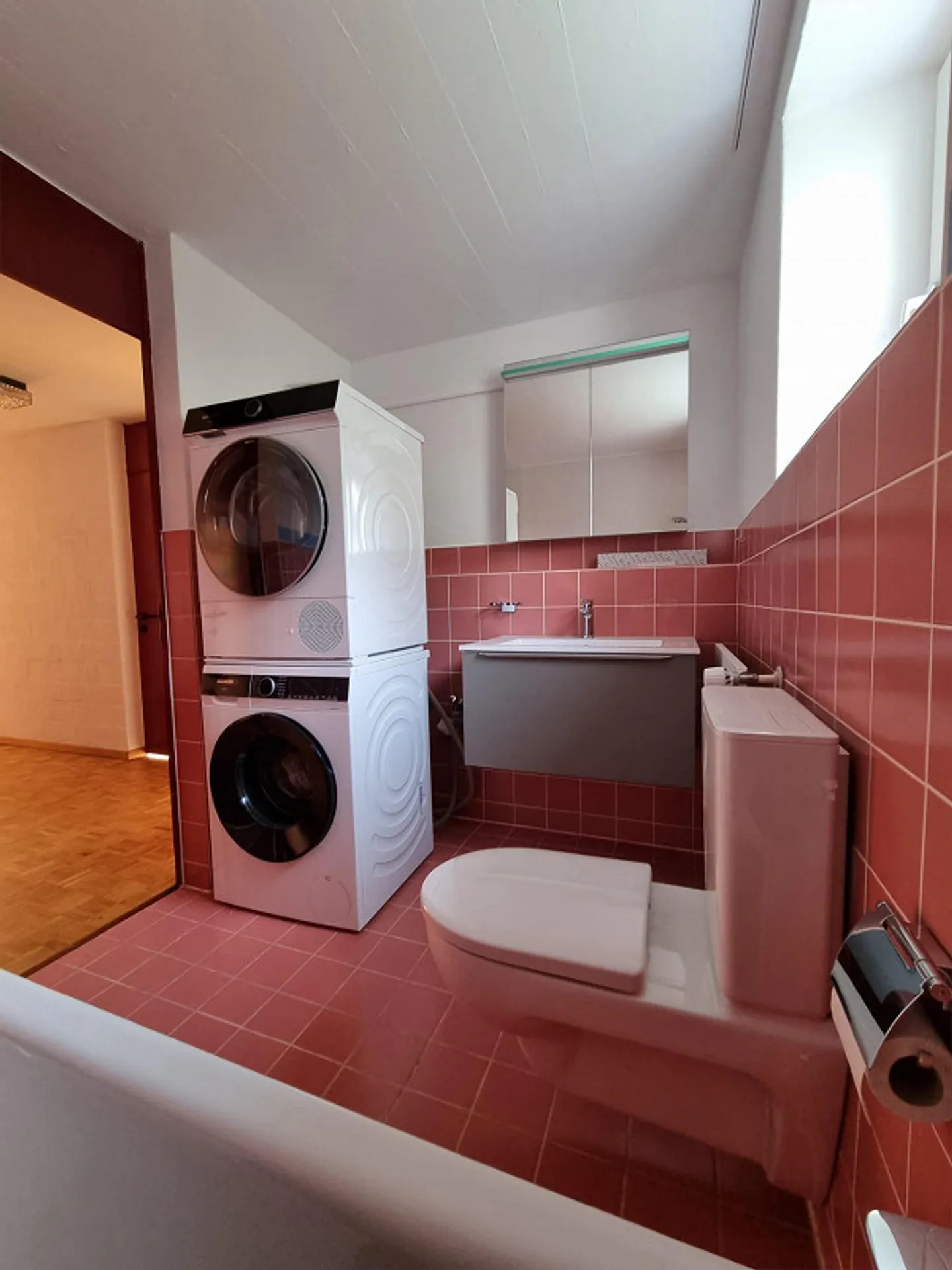 Cozy home in a quiet, lake-side location - Photo 7 of 18