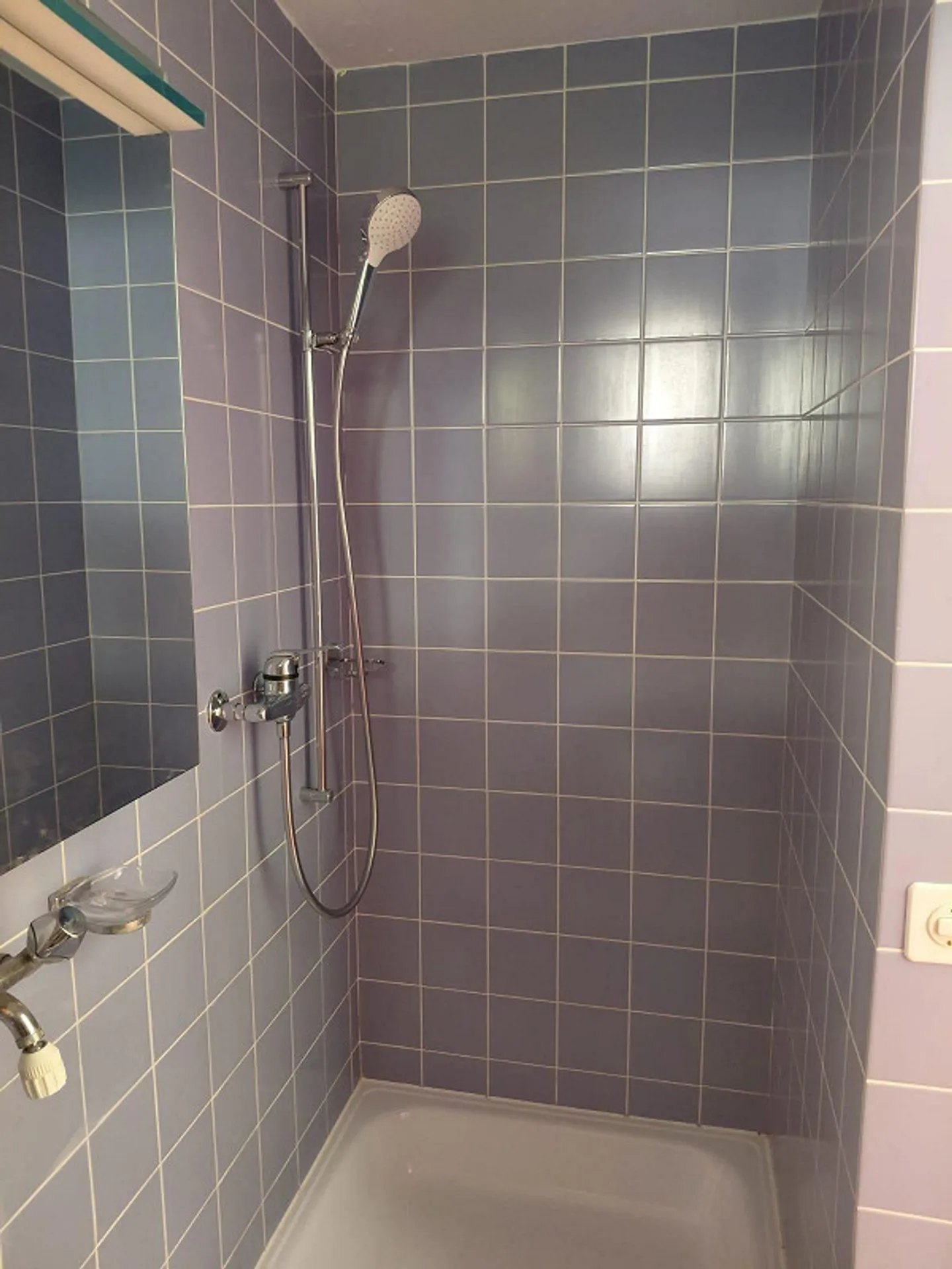 Cozy home in a quiet, lake-side location - Photo 8 of 18