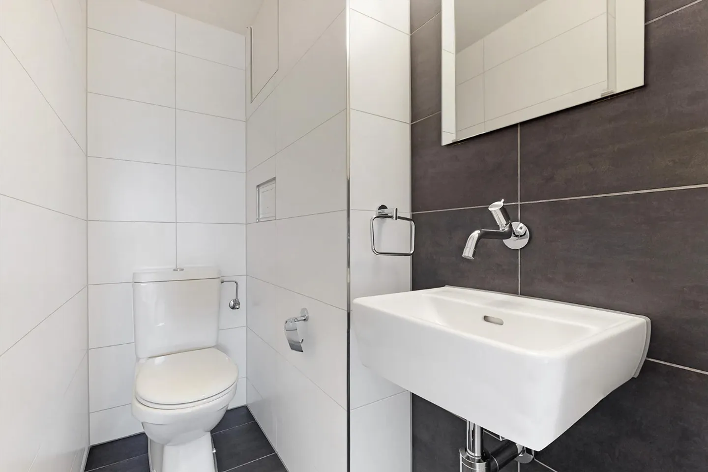 Luminoso, spazioso e moderno - Foto 8 di 9