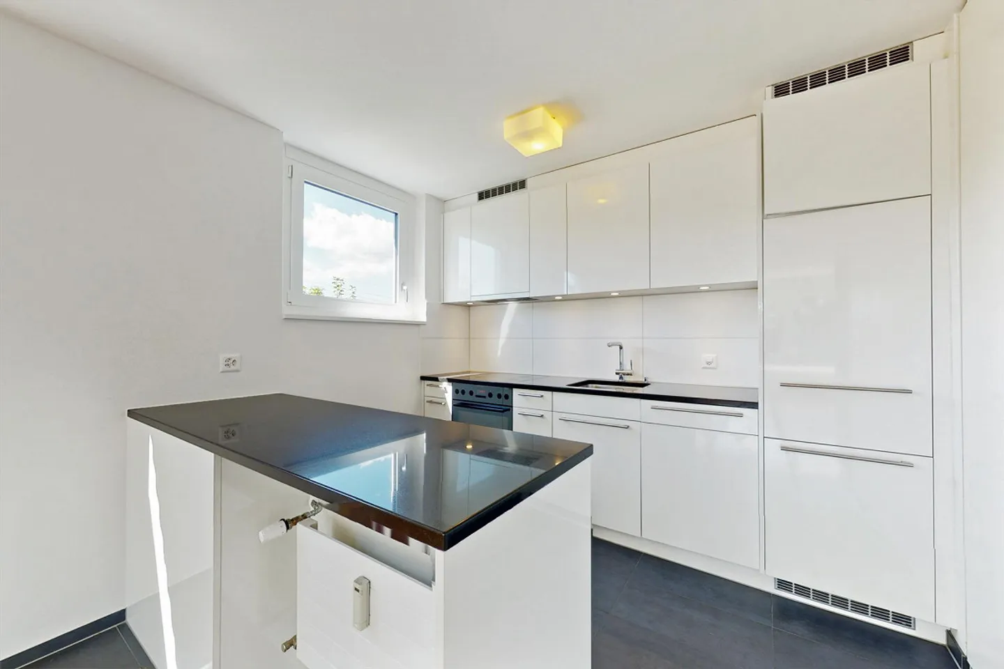 Luminoso, spazioso e moderno - Foto 6 di 9