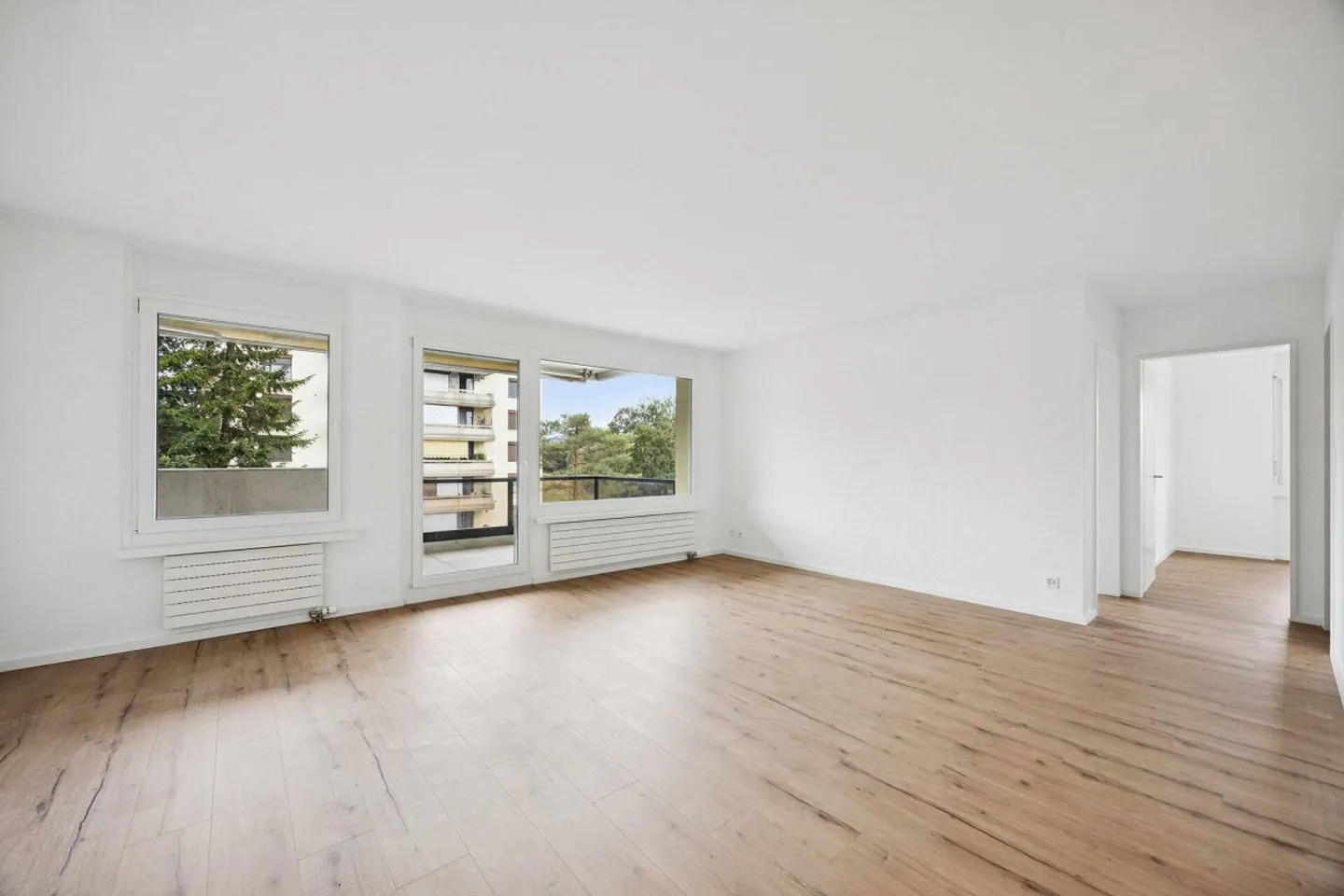 NEUWERTIGE 3.5 ZIMMER EIGENTUMSWOHNUNG AN ATTRAKTIVER LAGE - Foto 2 von 5