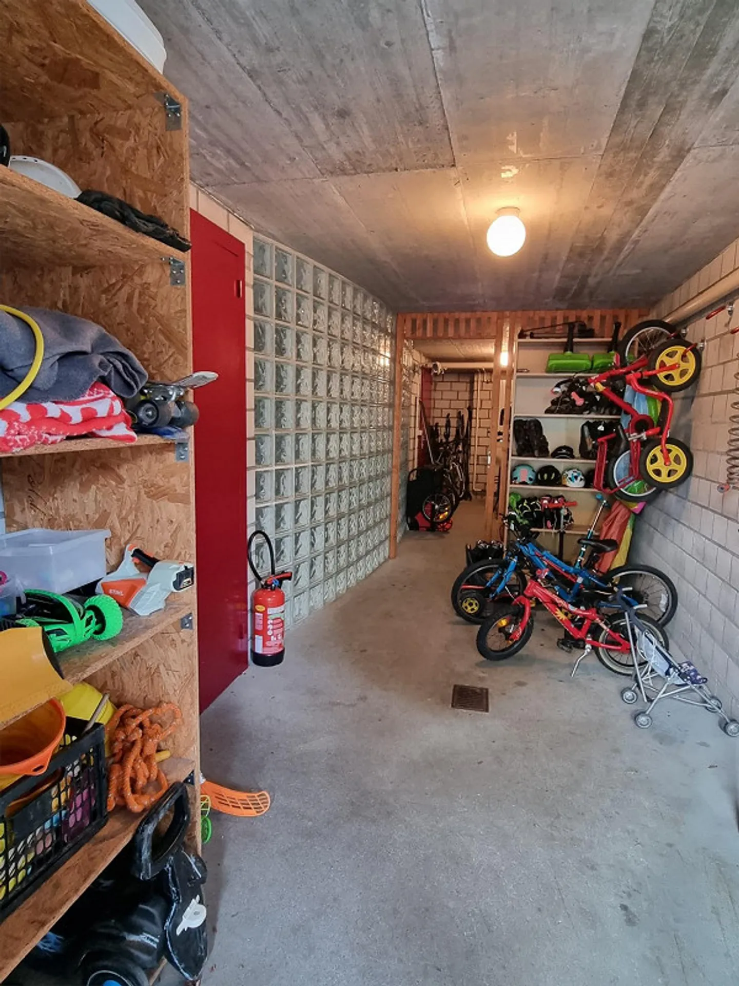 Cozy home in a quiet, lake-side location - Photo 15 of 18