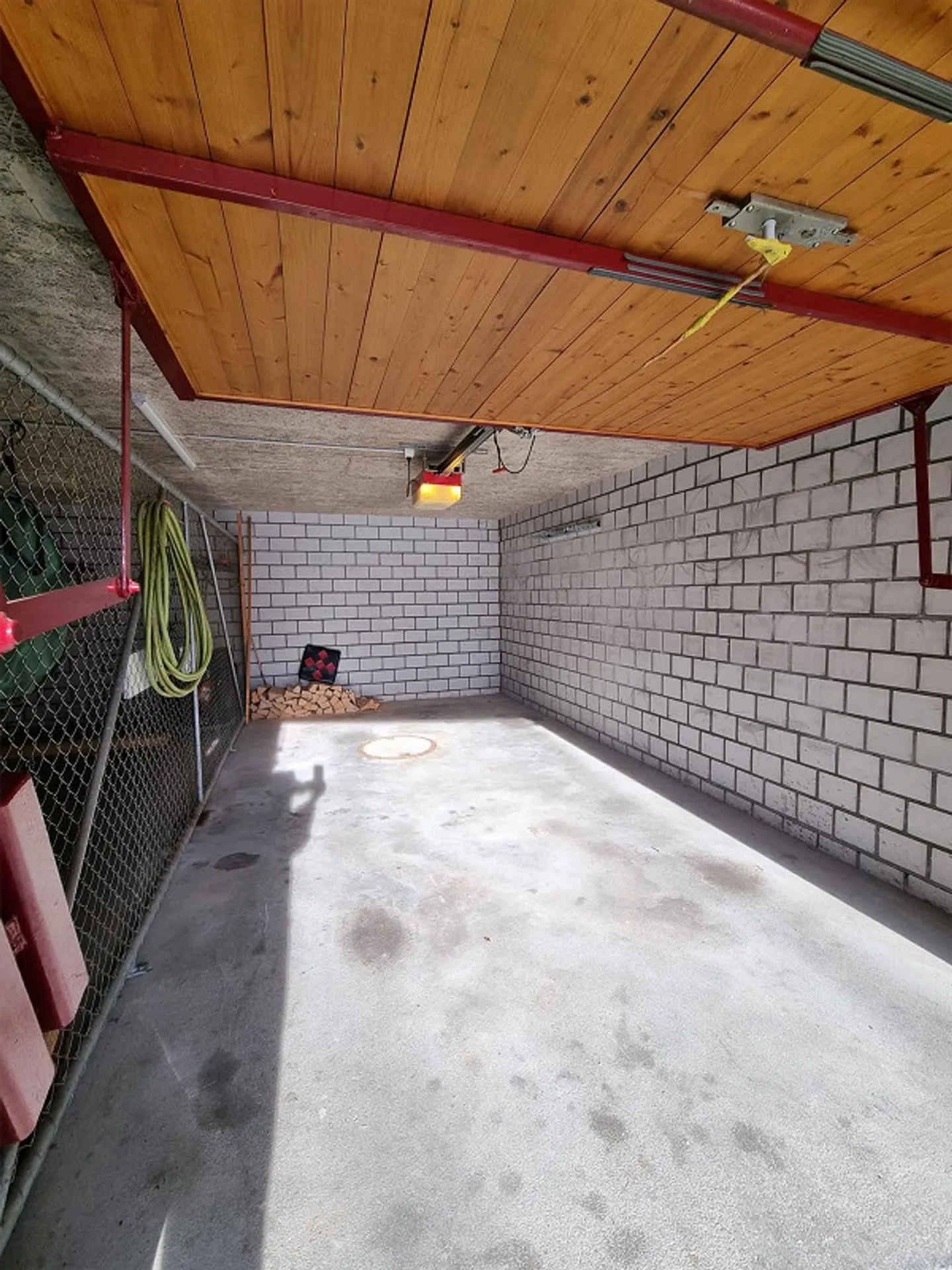 Cozy home in a quiet, lake-side location - Photo 16 of 18