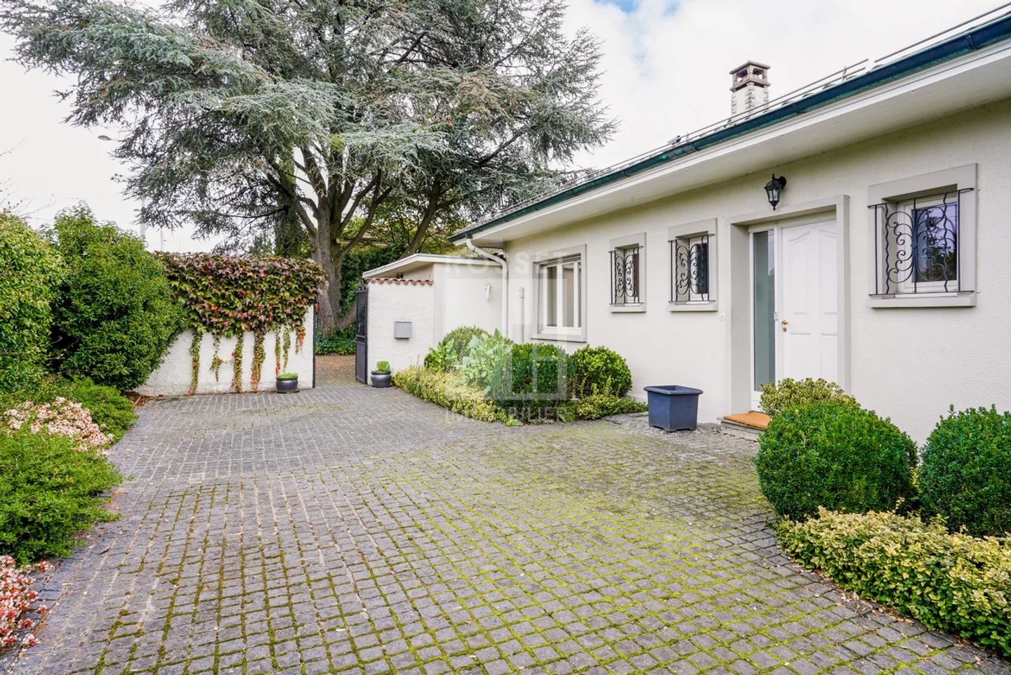 Jolie et grande maison à louer dans le Quartier de Confignon-Onex  - Photo 1 sur 15