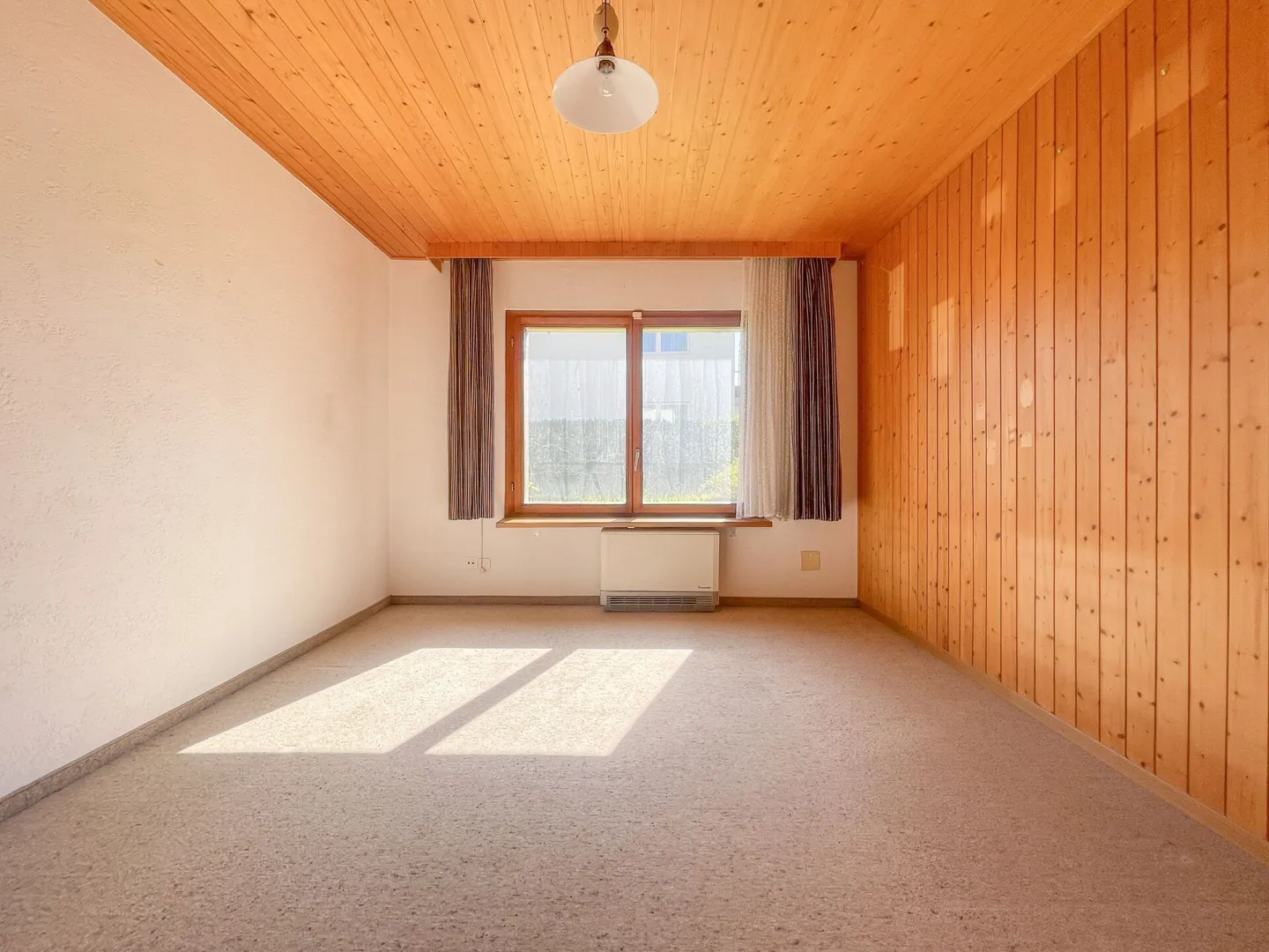 Your new family home with a spacious garden - Photo 4 of 7