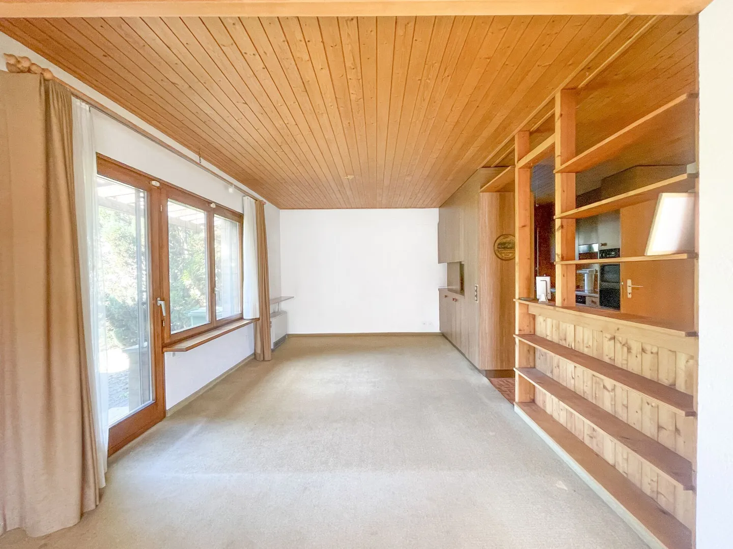 Your new family home with a spacious garden - Photo 2 of 7
