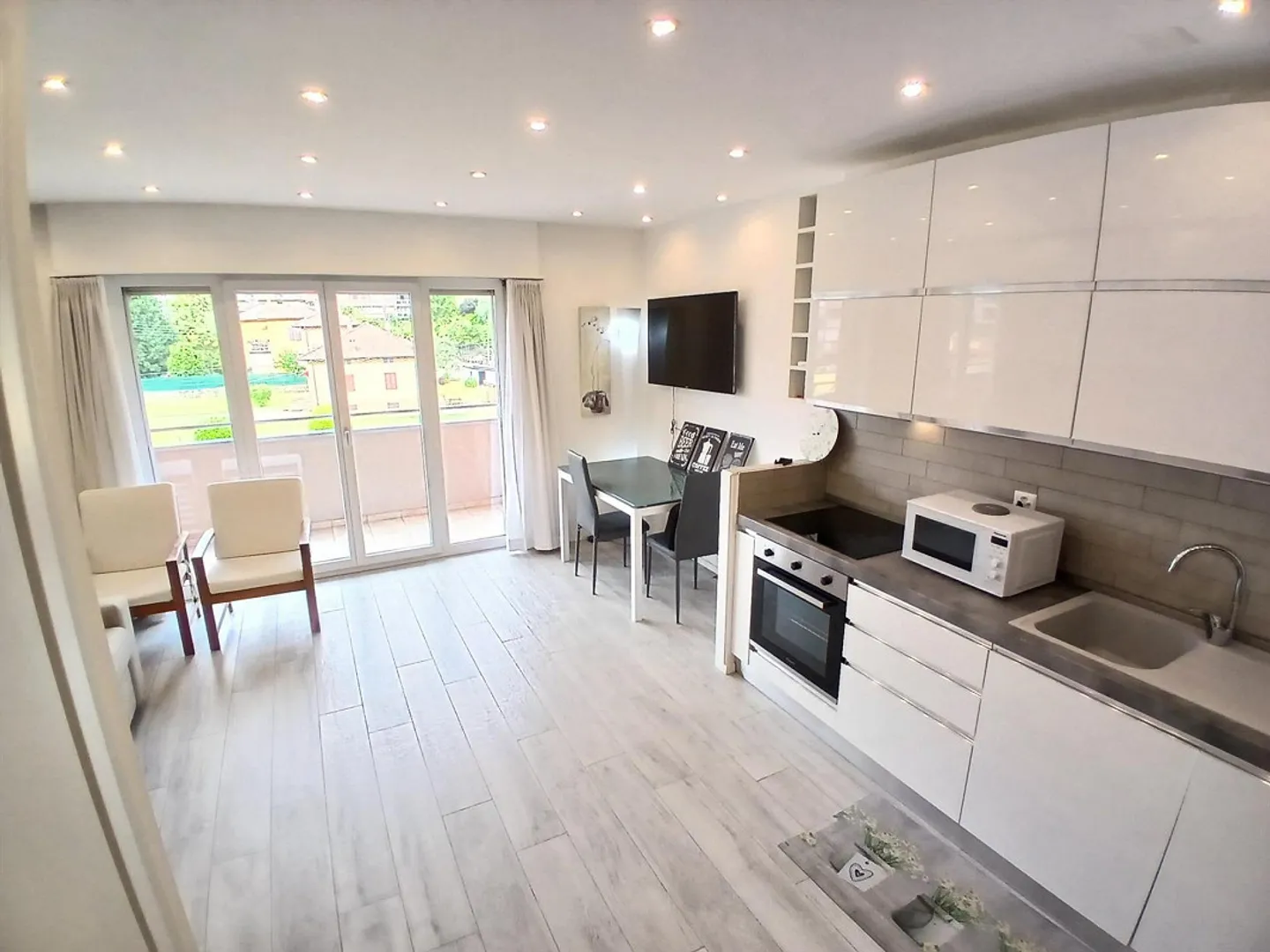 INVESTITION - RENOVIERTES STUDIO MIT BALKON IN AGNO - Foto 3 von 8