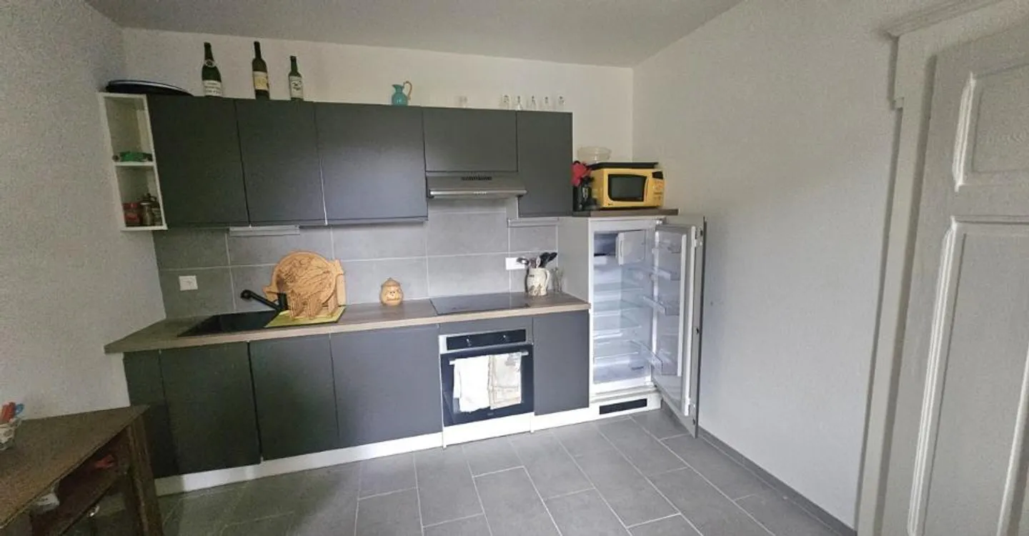 Charmant Appartement Rénové - Photo 1 sur 8