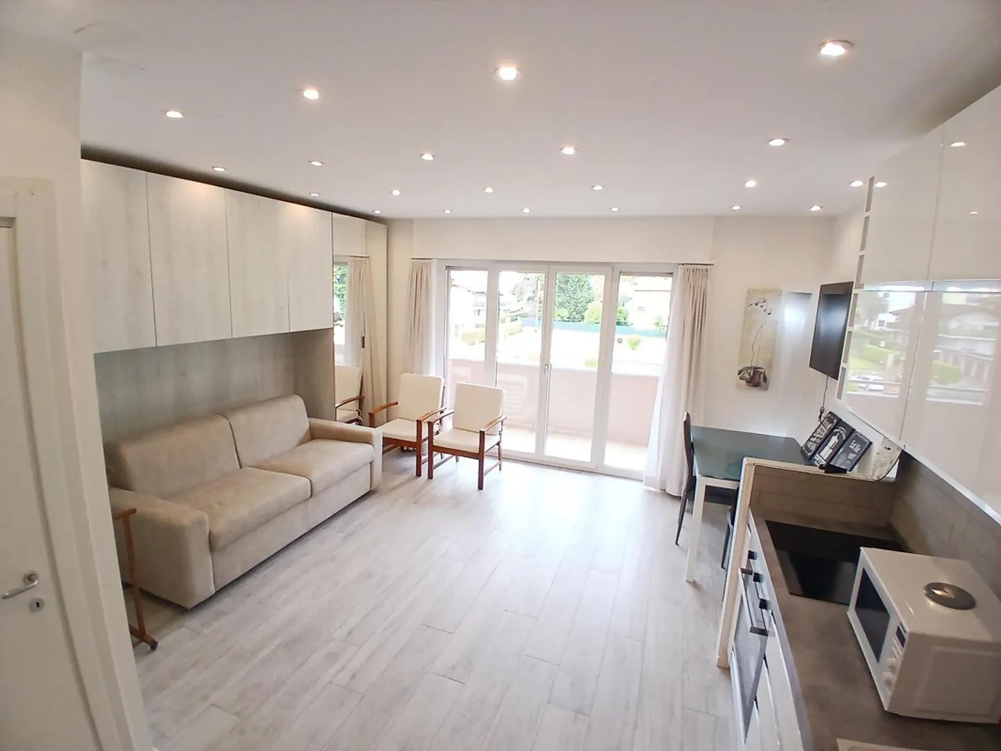 INVESTITION - RENOVIERTES STUDIO MIT BALKON IN AGNO - Foto 1 von 8