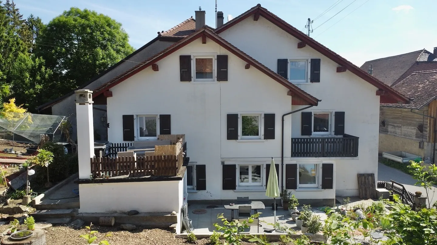 Casa di villaggio semplice 140 m2 di superficie abitabile + grande giardino - Foto 1 di 8