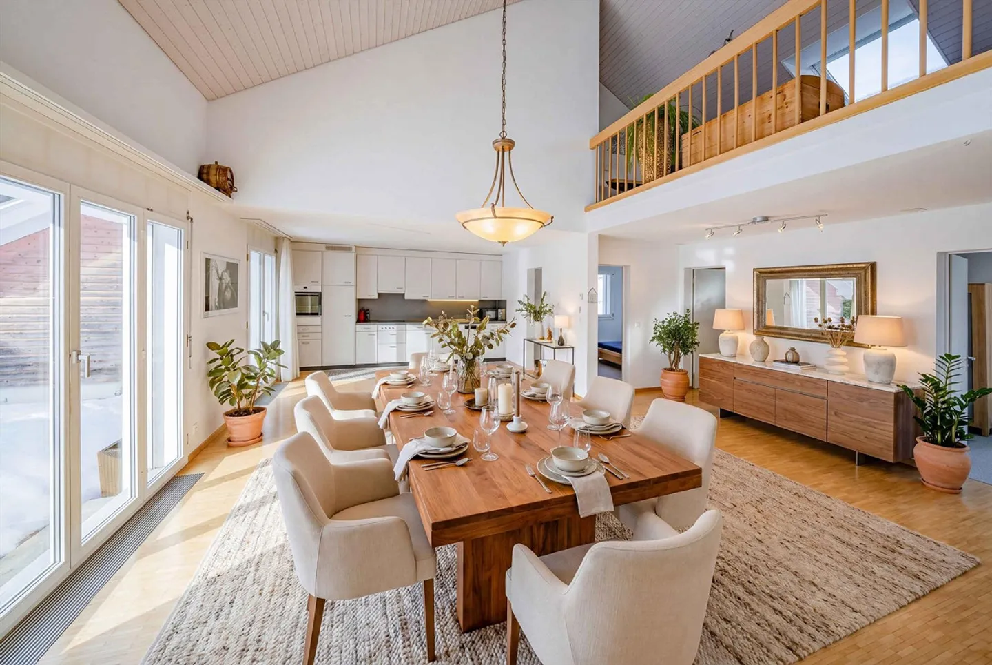Stylish Living in Alpthal: Sunny 5.5 Room Semi-Detached House - Photo 3 of 5