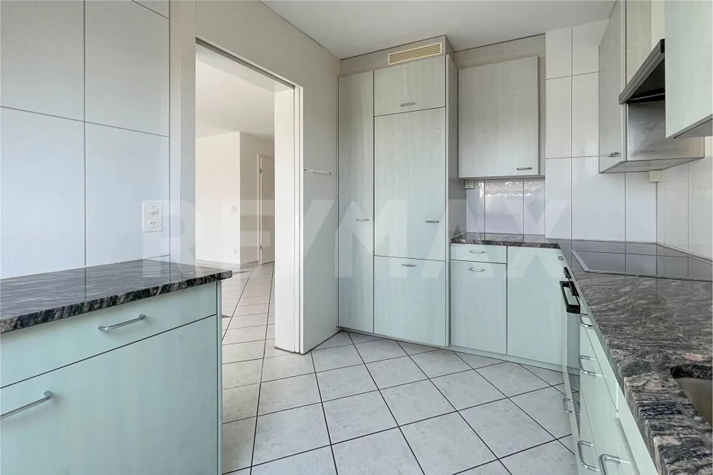 Ampio appartamento duplex di 5,5 locali in una posizione centrale e tranquilla - Foto 5 di 13