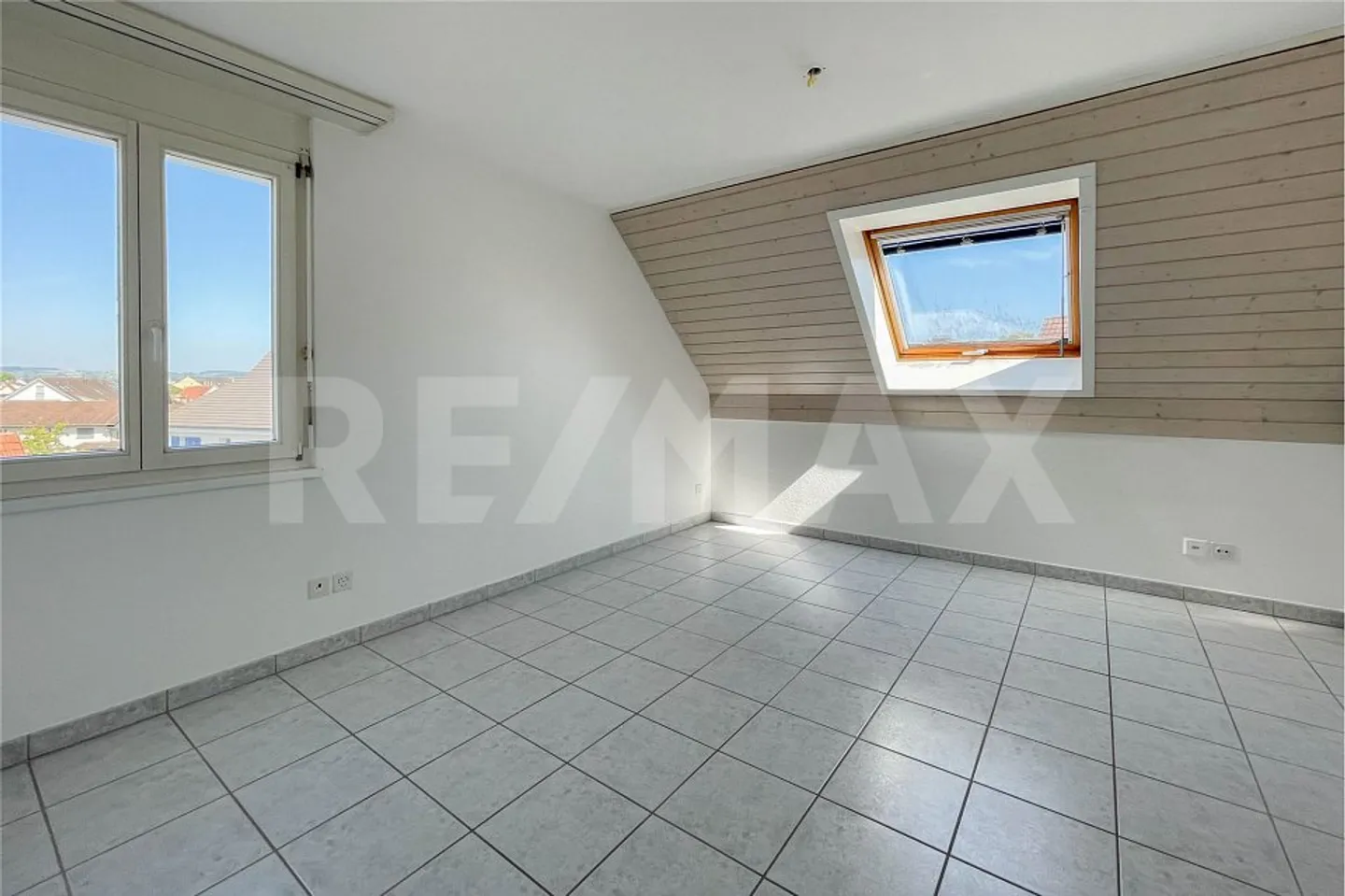 Ampio appartamento duplex di 5,5 locali in una posizione centrale e tranquilla - Foto 9 di 13