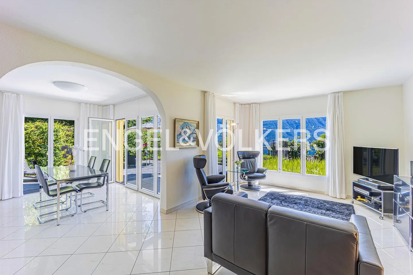 House with panoramic view (66) - Photo 3 of 10