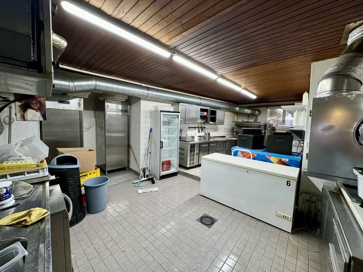 Edificio residenziale e commerciale ideale nel centro di Zuchwil - Foto 9 di 18
