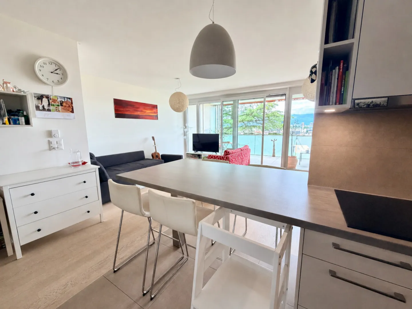Contemporary apartment with dominant view of Geneva, in a green setting - Photo 4 of 9