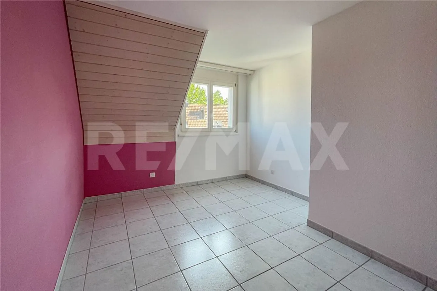 Ampio appartamento duplex di 5,5 locali in una posizione centrale e tranquilla - Foto 13 di 13