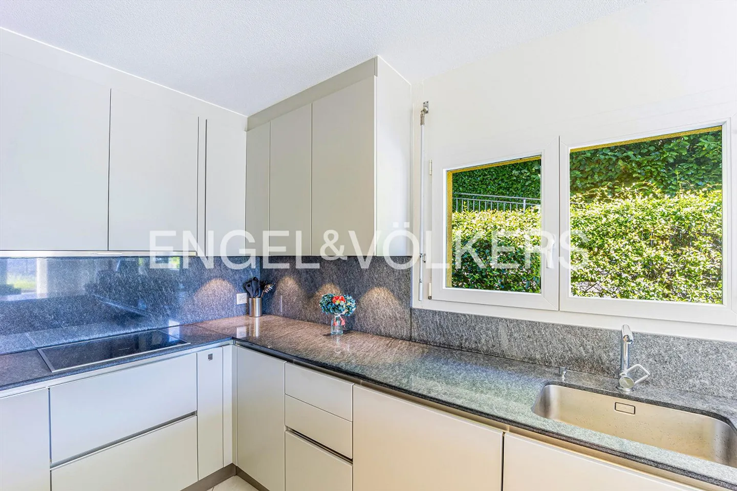House with panoramic view (66) - Photo 5 of 10