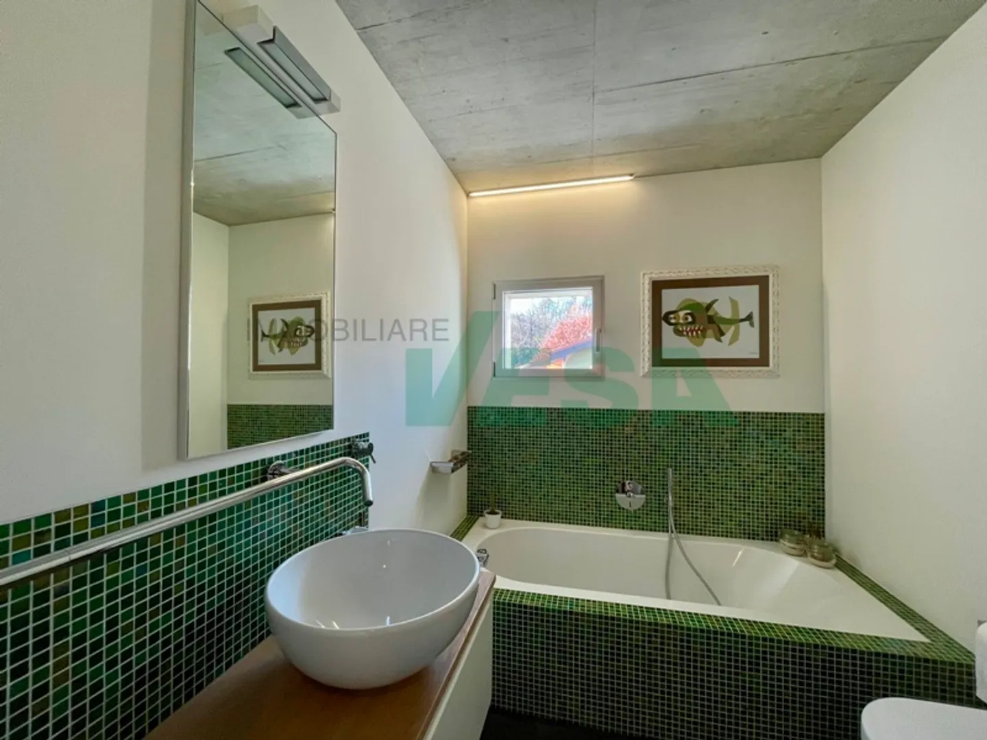 Moderna, elegante e luminosa villa con piscina e bella vista aperta - Foto 11 di 13