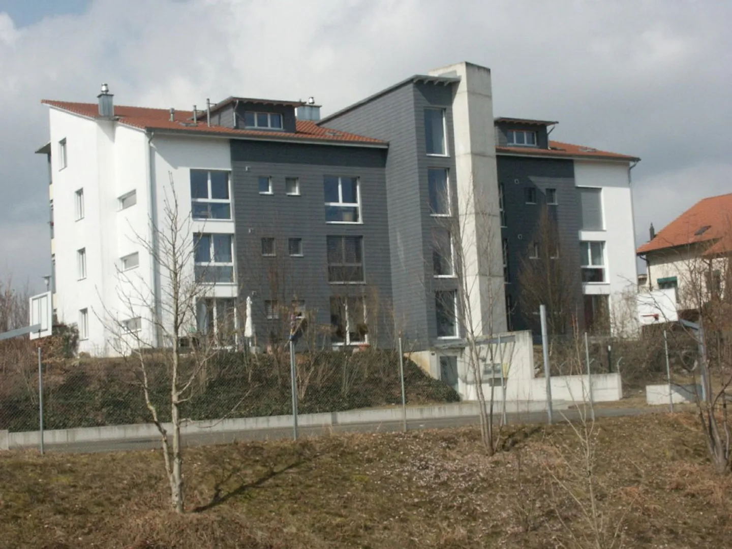 Superbe appartement de 4,5 pièces au rez-de-chaussée dans le beau Feuerthalen - Photo 1 sur 12