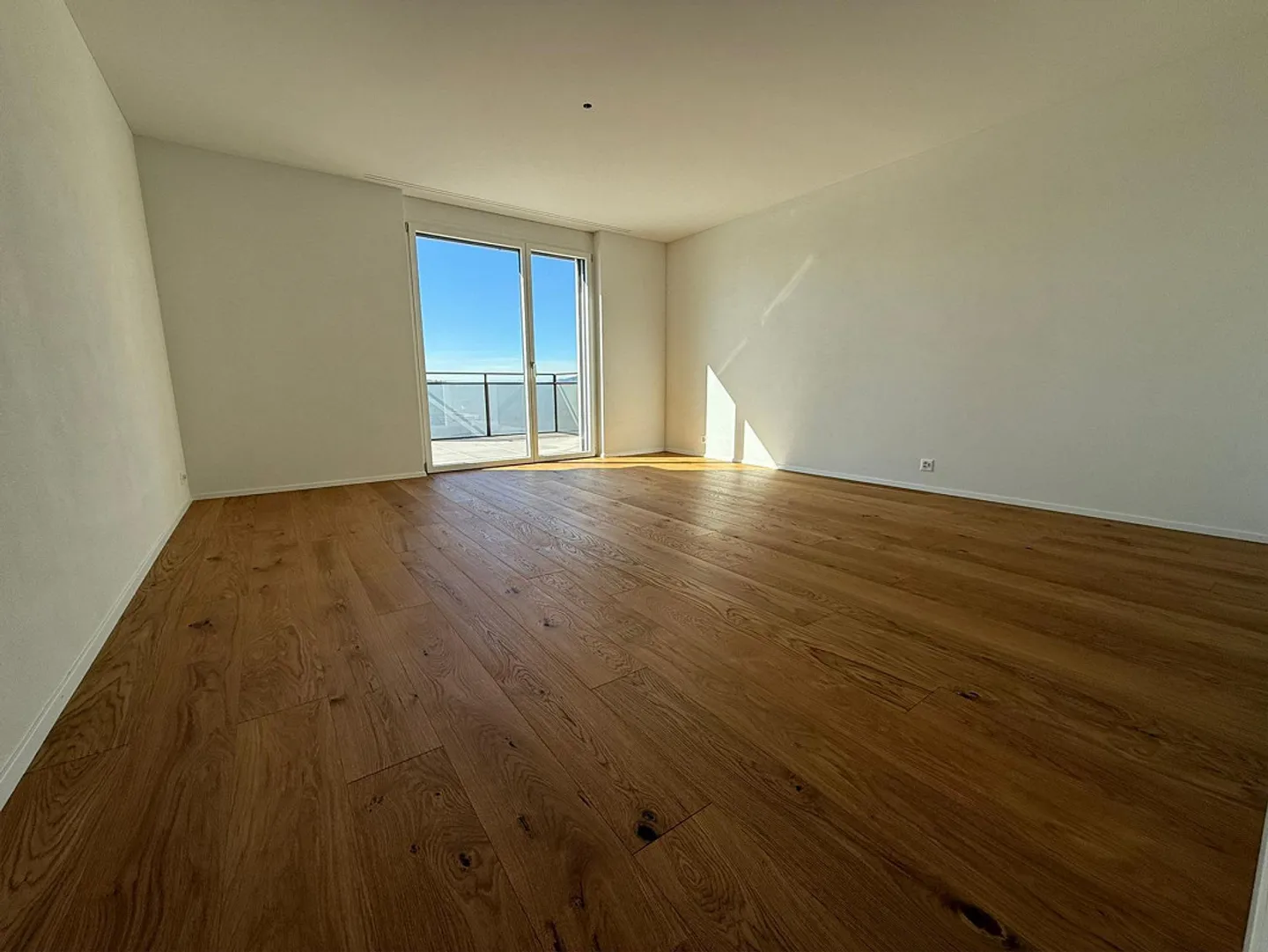 Appartement en attique moderne de 3,5 pièces - occasion unique - Photo 3 sur 5