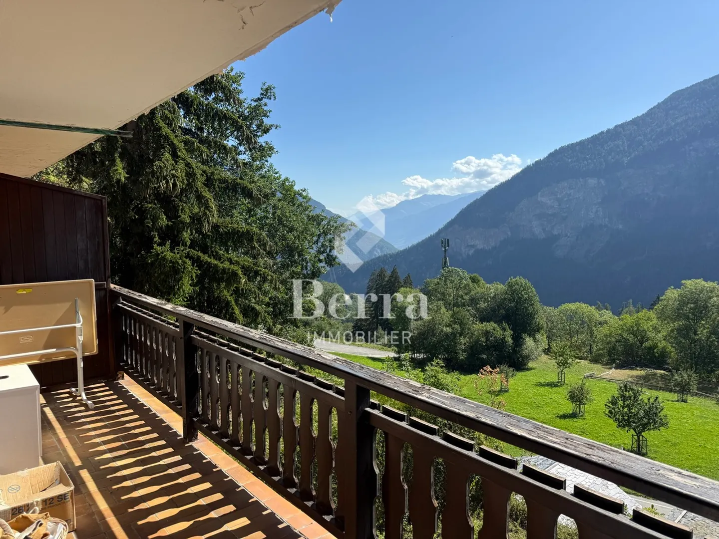3,5 Zimmer renoviert, großer Südwestbalkon und ungehinderte Aussicht - Foto 1 von 14