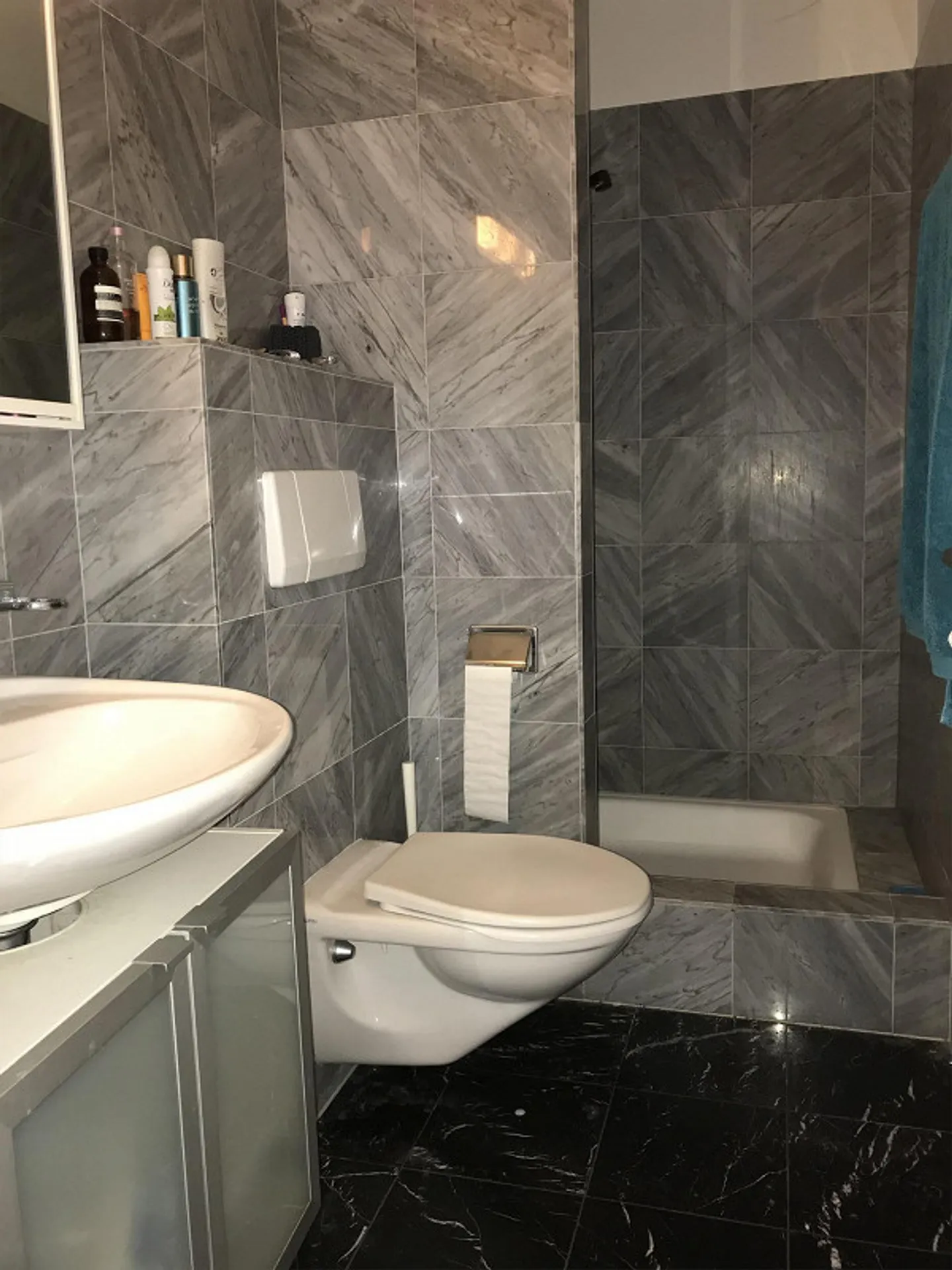 Proche HSG : Appartement lumineux et calme de 2 pièces - Photo 7 sur 7