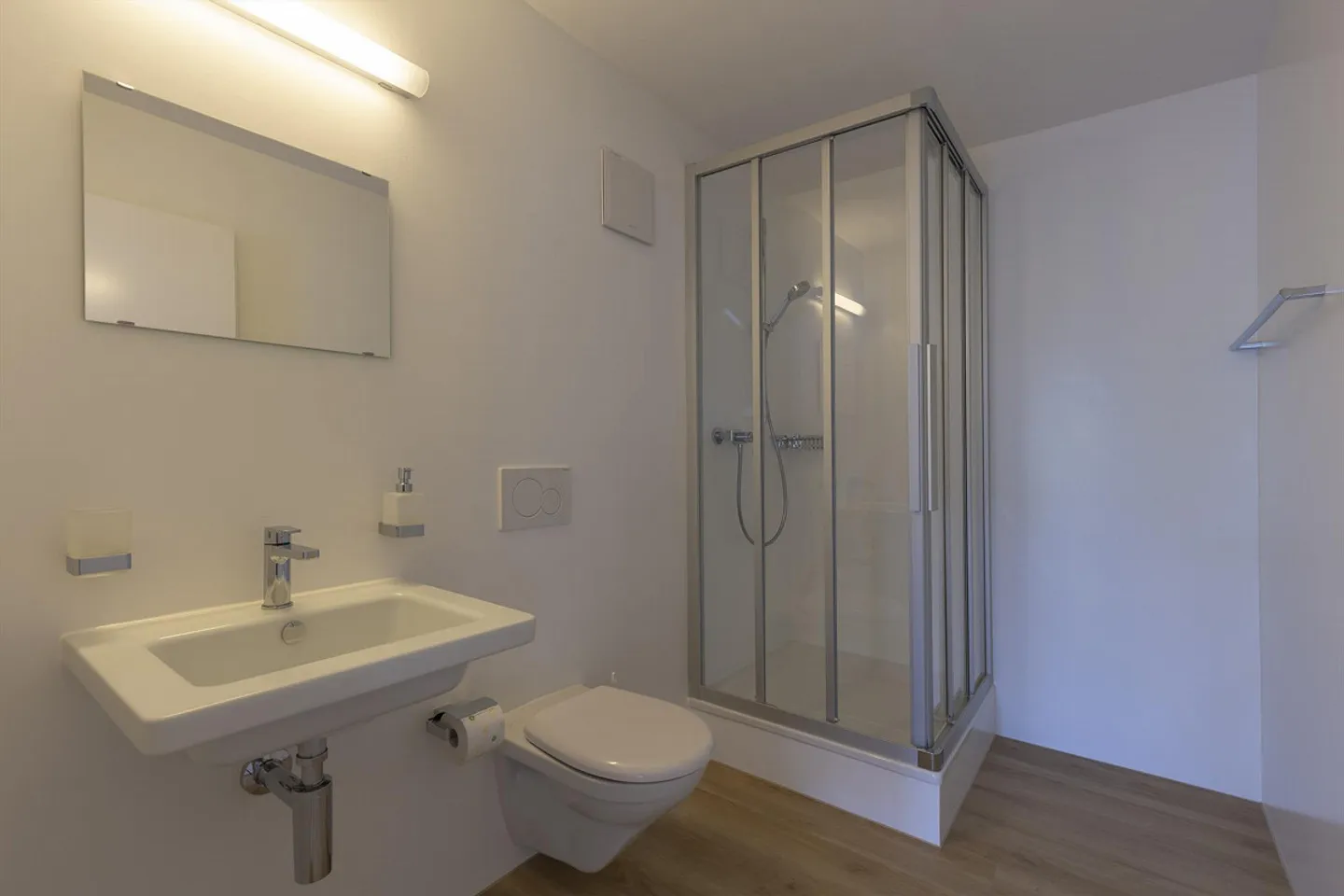 Espace commercial moderne dans un emplacement de choix pour bureau/pratique/atelier - Photo 4 sur 11