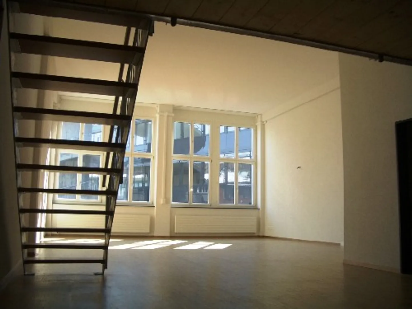 Vivere moderno nel cuore di Grenchen! - Foto 2 di 7