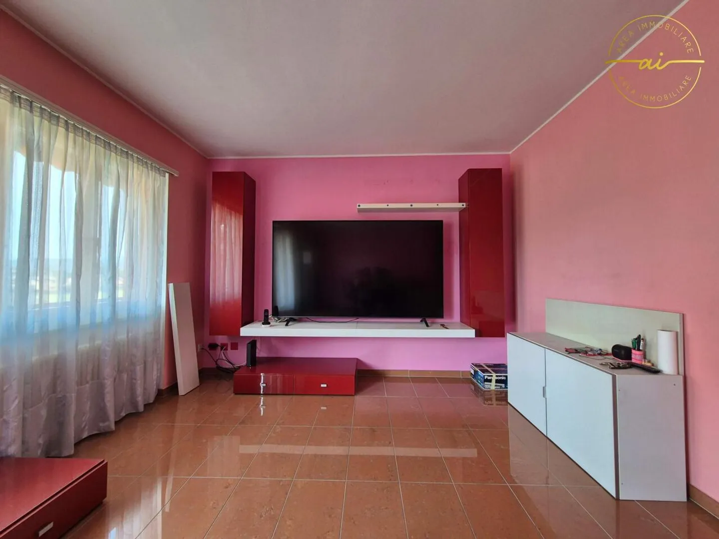 APPARTAMENTO 3.5 LOCALI CON DUE BALCONI E VISTA APERTA - Foto 2 di 9
