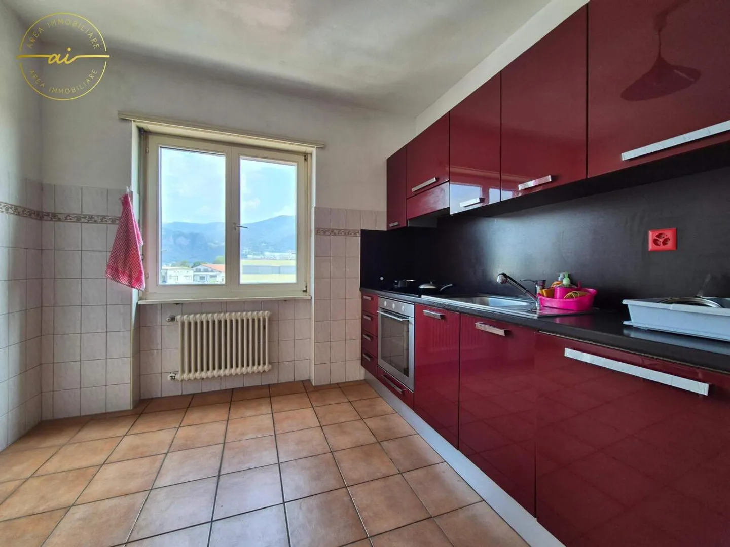 APPARTAMENTO 3.5 LOCALI CON DUE BALCONI E VISTA APERTA - Foto 3 di 9