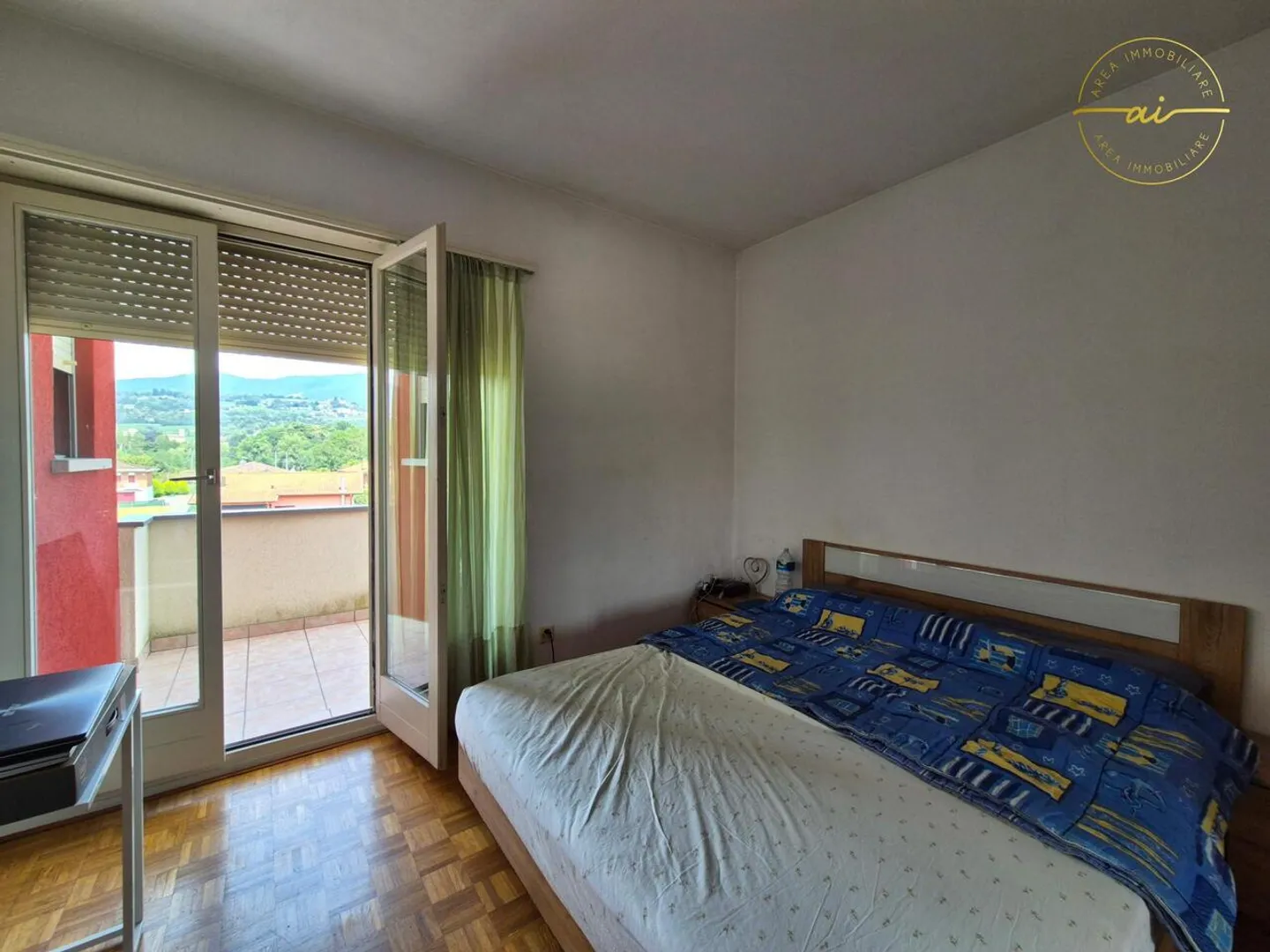APPARTAMENTO 3.5 LOCALI CON DUE BALCONI E VISTA APERTA - Foto 5 di 9